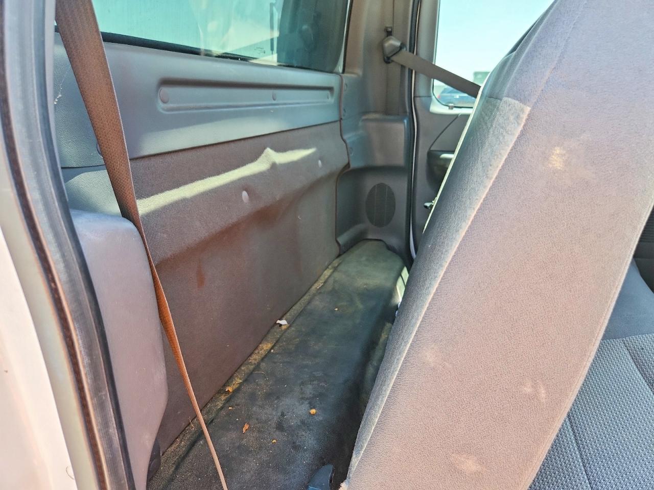 2002 Ford F150 White vin: 1FTRF18L12NB34628