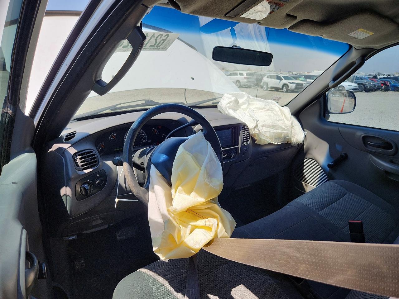 2002 Ford F150 White vin: 1FTRF18L12NB34628