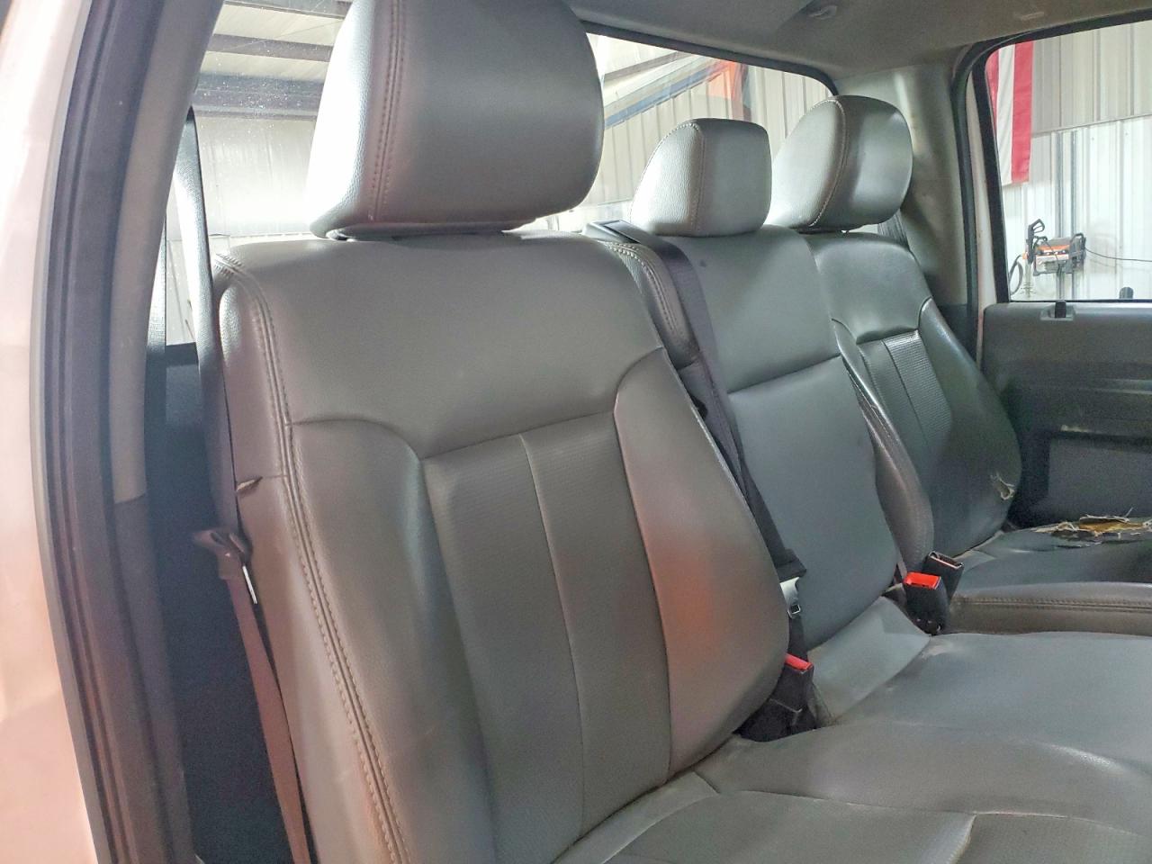 2012 Ford F350 Super Duty White vin: 1FTRF3B63CEA13034