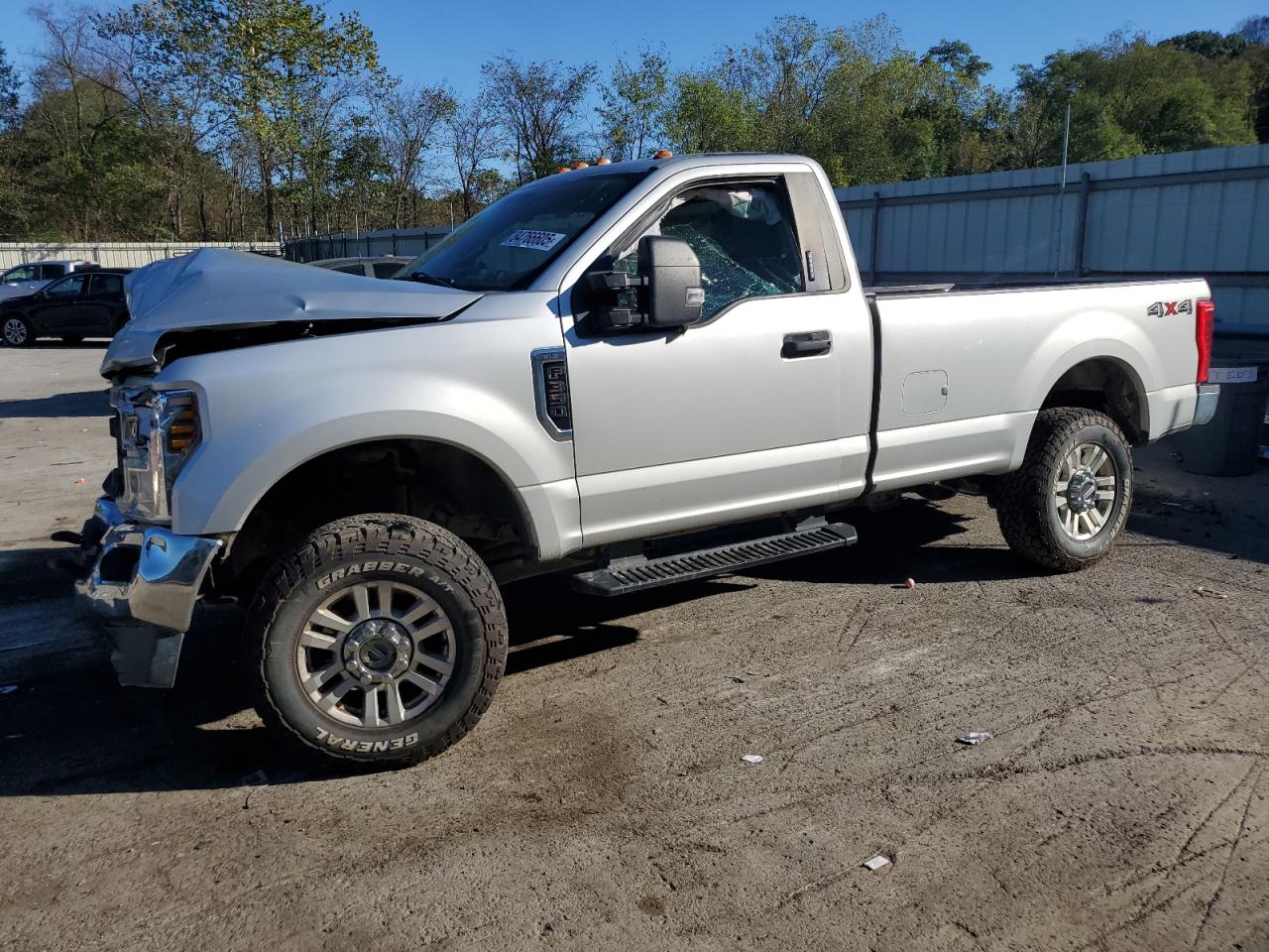 2018 Ford F350 Super Duty Серебряный vin: 1FTRF3B66JEB06420