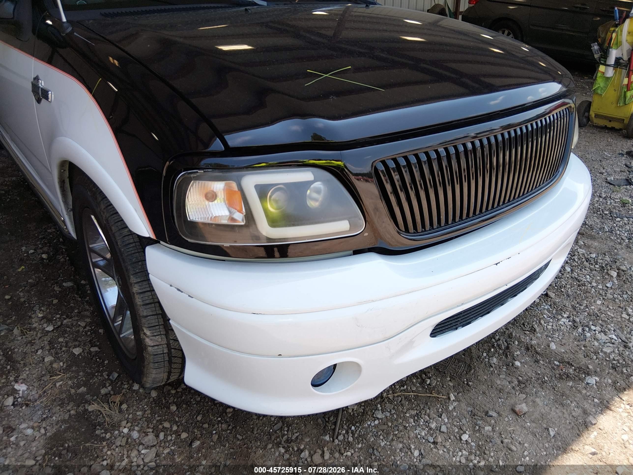 2002 Ford F-150 Lariat White vin: 1FTRW07332KD06297