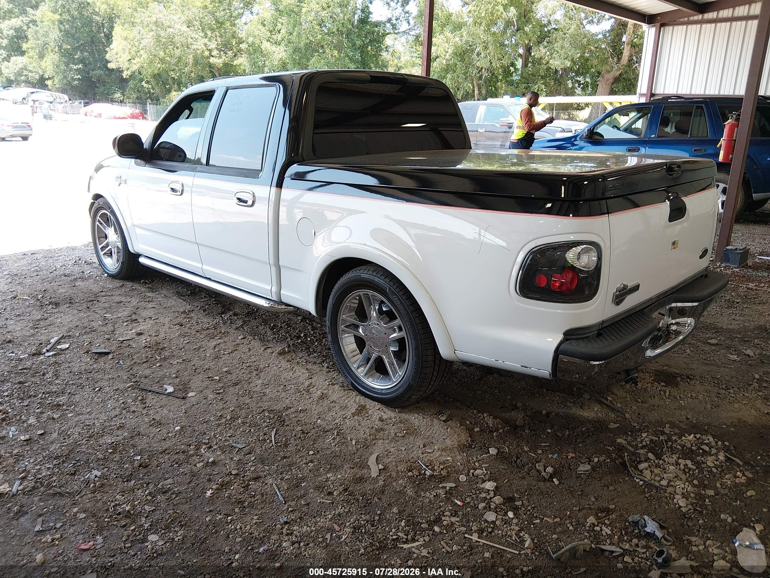 2002 Ford F-150 Lariat White vin: 1FTRW07332KD06297