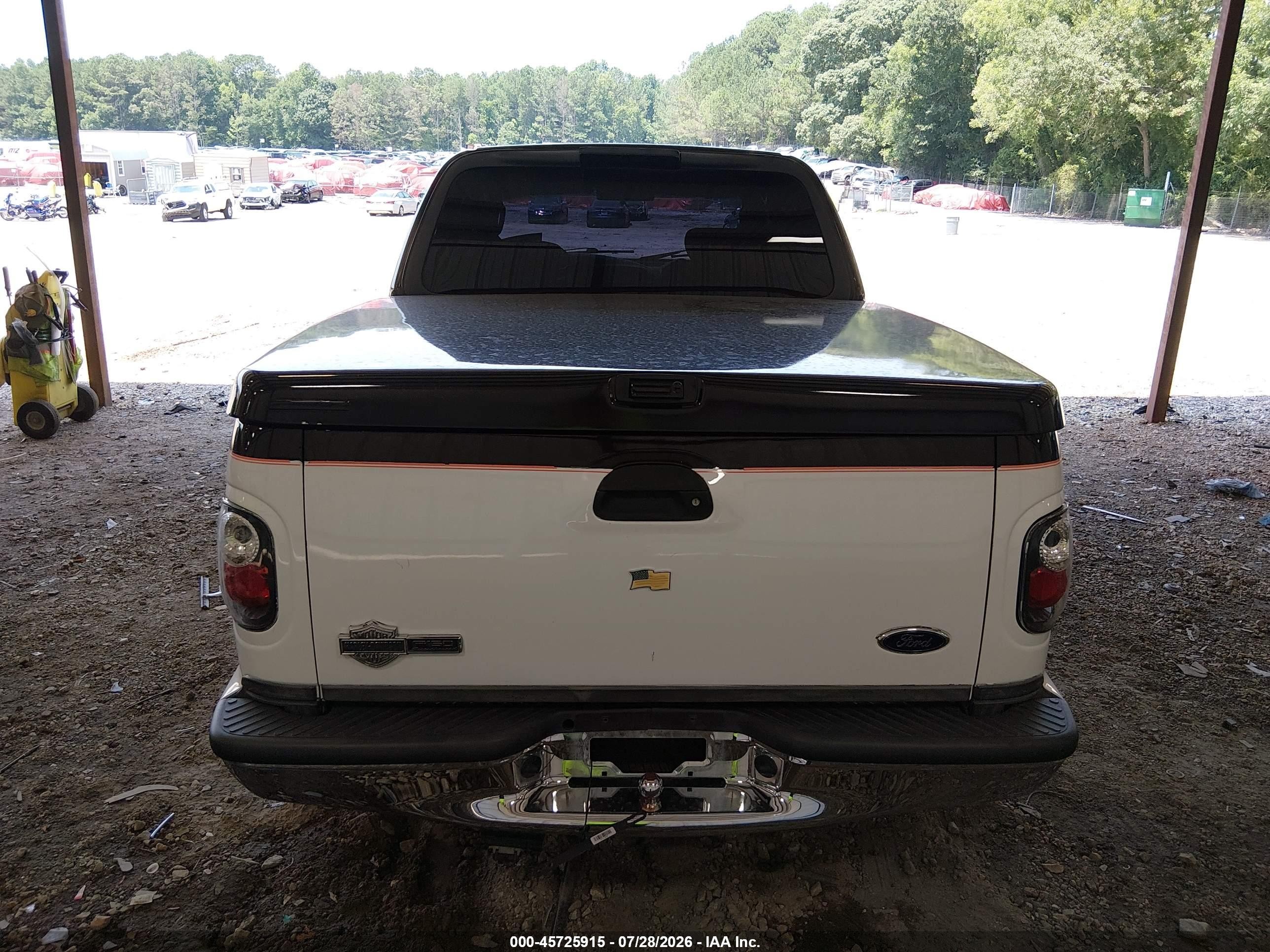 2002 Ford F-150 Lariat White vin: 1FTRW07332KD06297