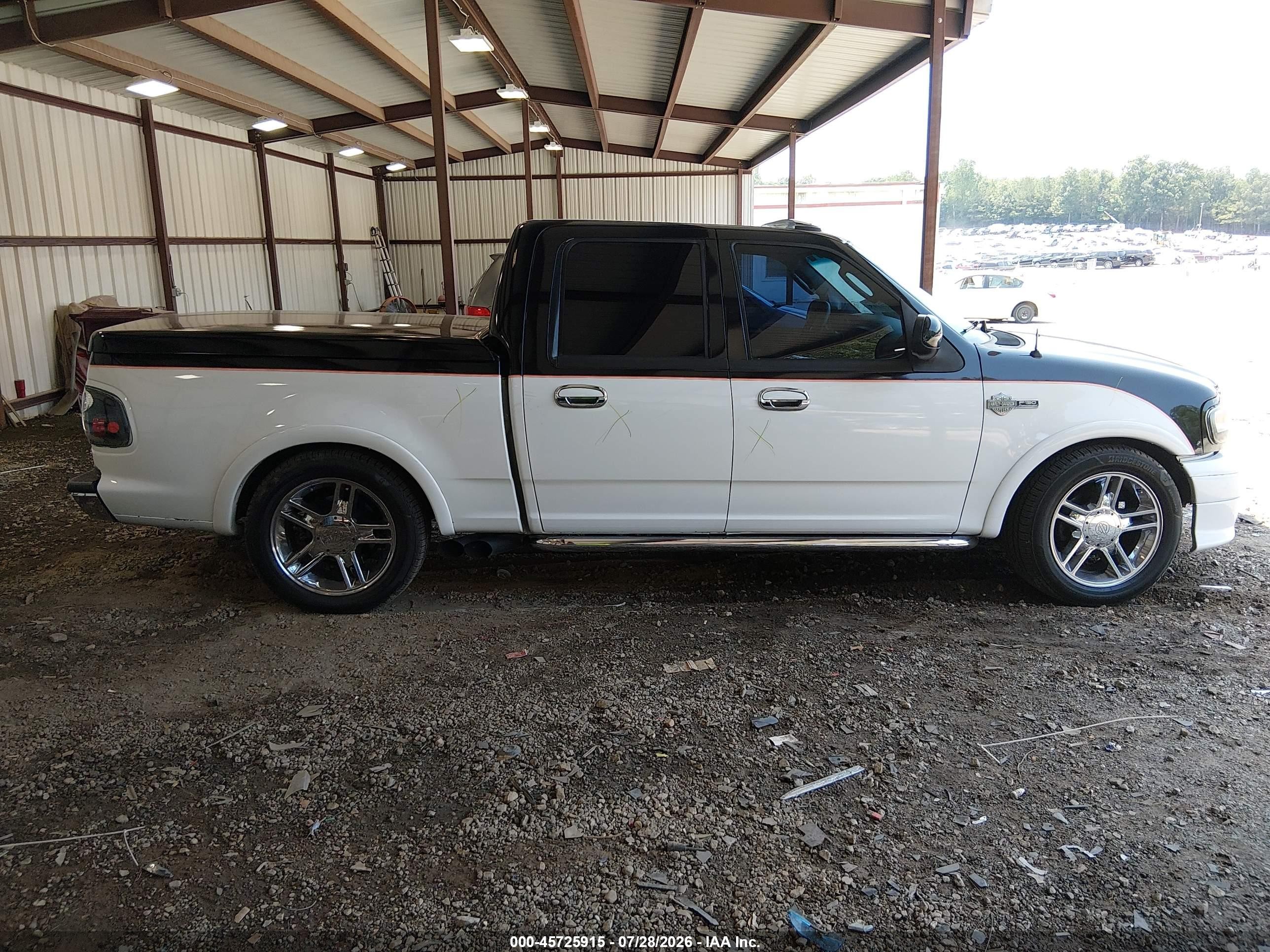 2002 Ford F-150 Lariat White vin: 1FTRW07332KD06297