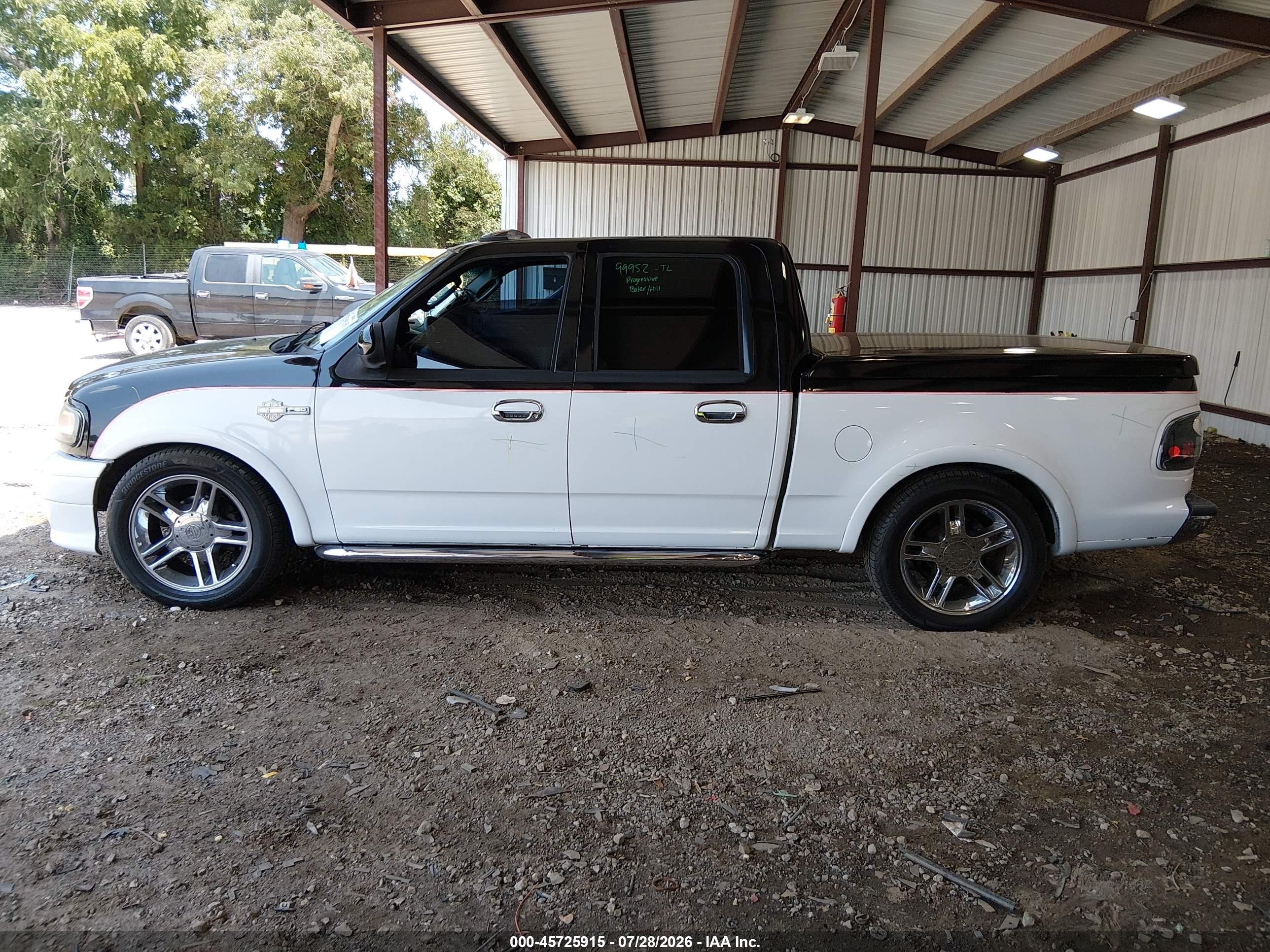 2002 Ford F-150 Lariat White vin: 1FTRW07332KD06297
