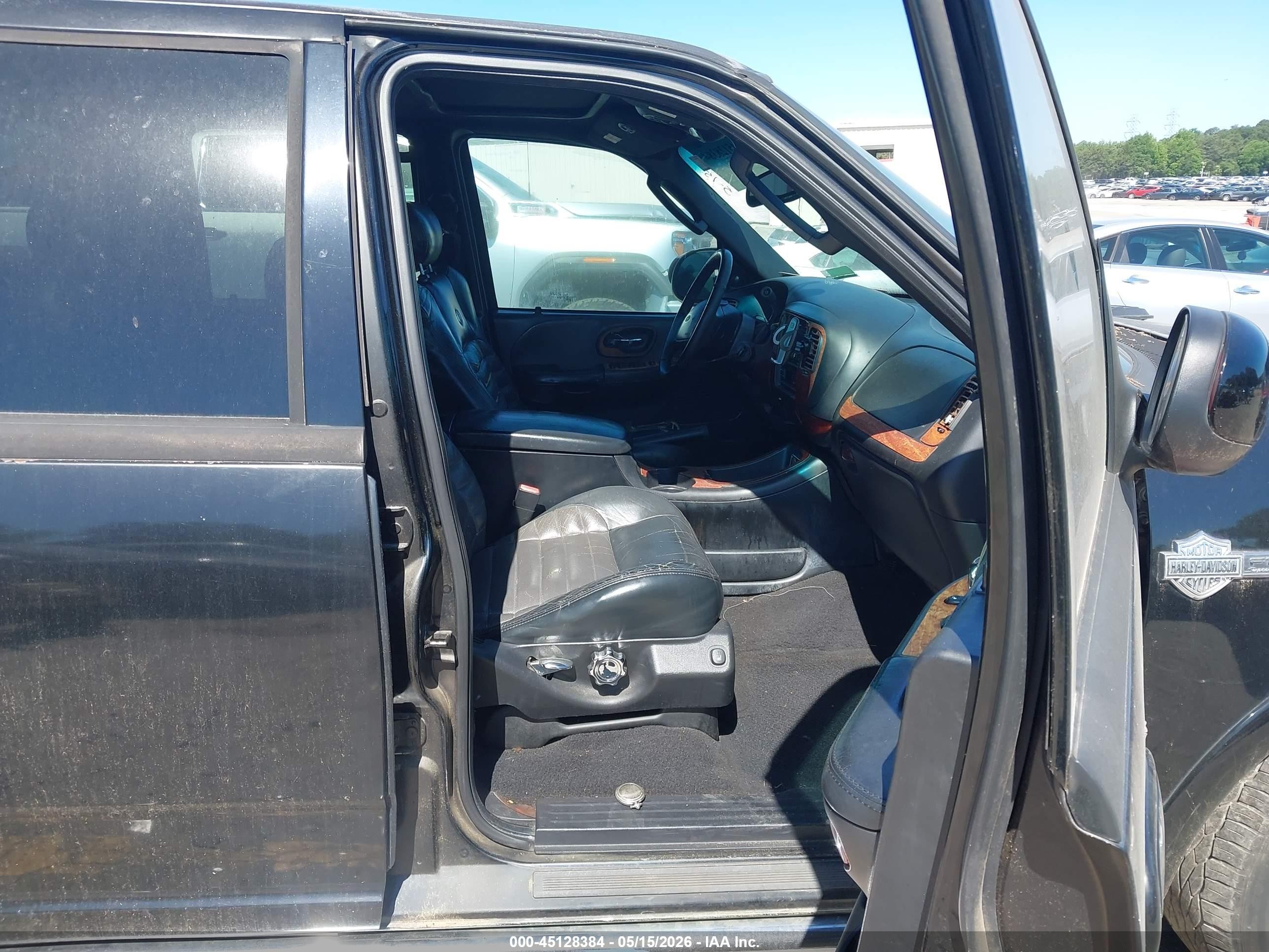 2002 Ford F-150 Lariat Черный vin: 1FTRW07372KC64894