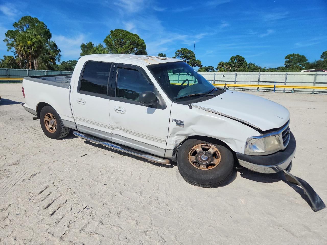 2003 Ford F150 Supercrew White vin: 1FTRW07623KD70200