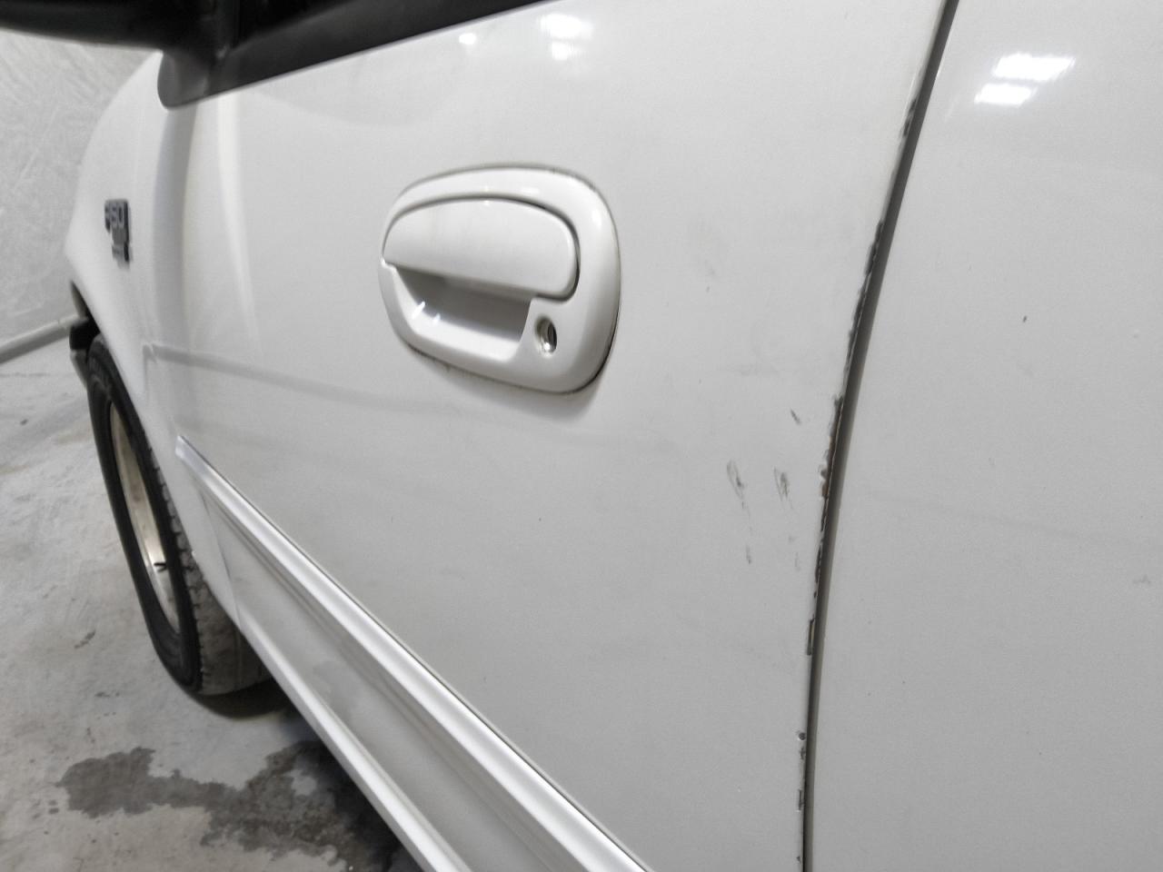2003 Ford F150 Supercrew White vin: 1FTRW07653KA13657 Damage: Left Front Door, Chipped, 3