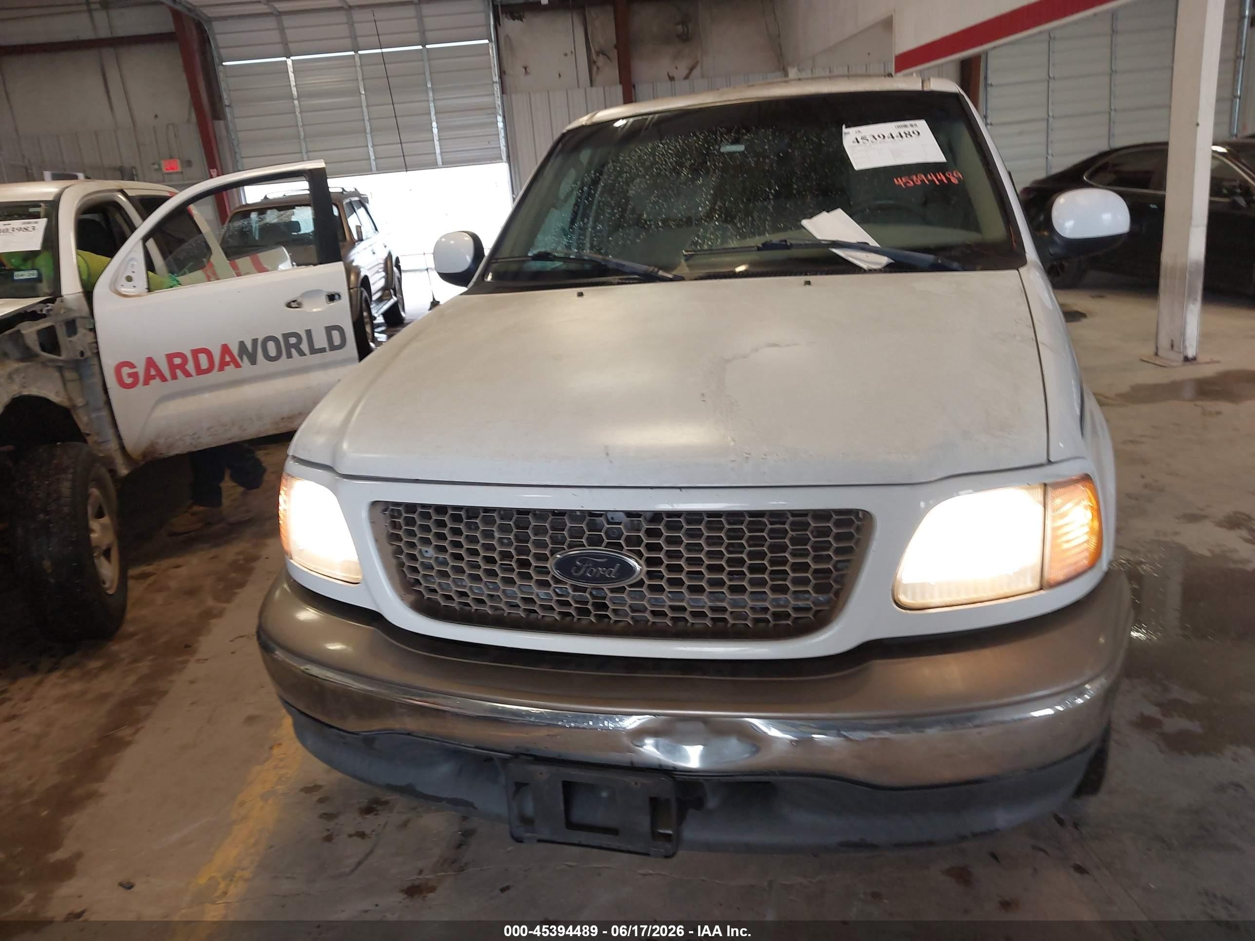 2003 Ford F-150 Lariat/xlt White vin: 1FTRW07683KA58205