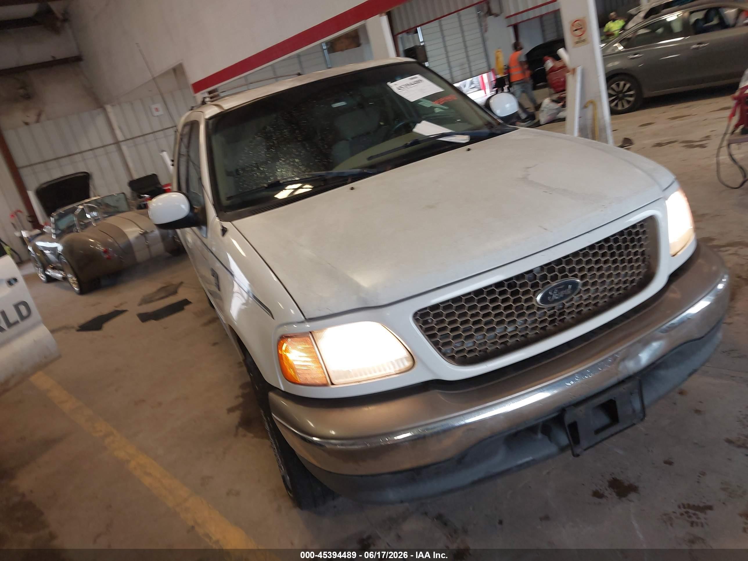 2003 Ford F-150 Lariat/xlt White vin: 1FTRW07683KA58205