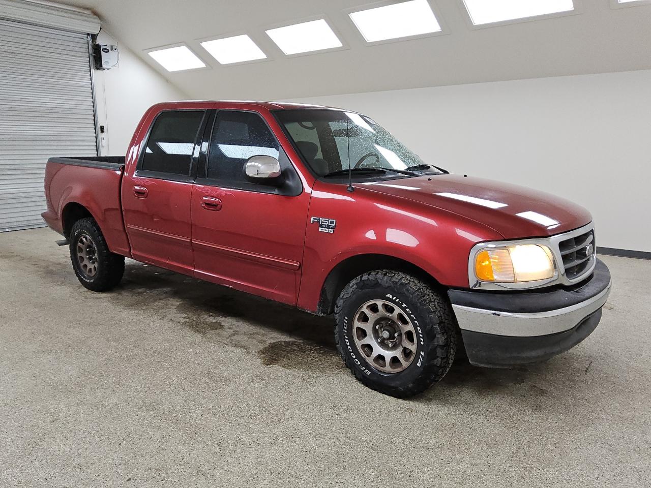 2002 Ford F150 Supercrew Бордовый vin: 1FTRW07692KB56996 Damage: Right Rear Wheel, Aftermarket, Acceptable