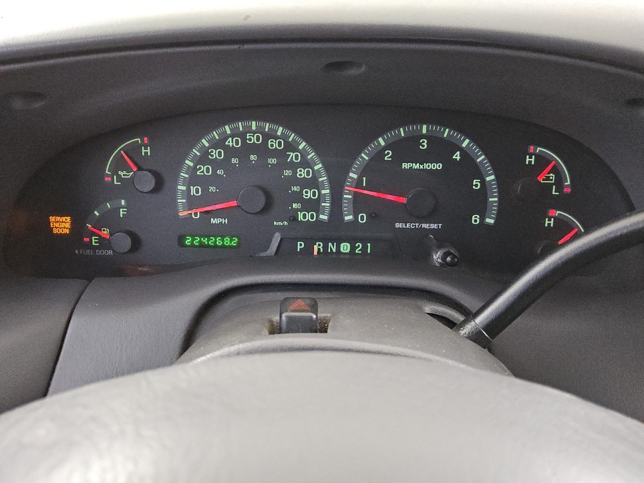 2002 Ford F150 Supercrew Бордовый vin: 1FTRW07692KB56996 Damage: Warning Light - Engine, On, Unacceptable