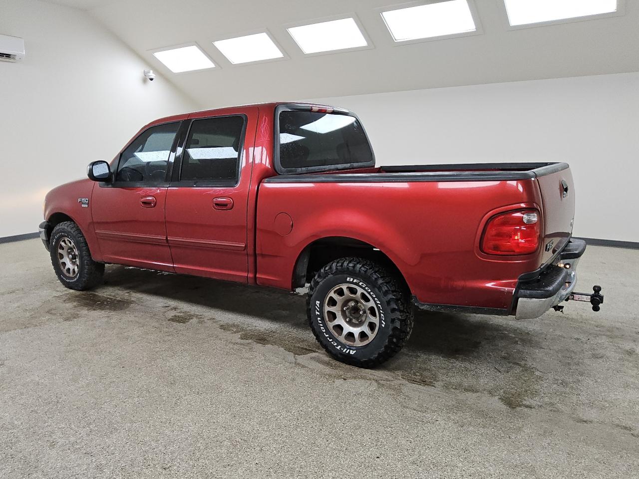 2002 Ford F150 Supercrew Бордовый vin: 1FTRW07692KB56996 Damage: Left Qtr Panel, Dent(S) W/ Paint Dmg, 2 To 3 Inches