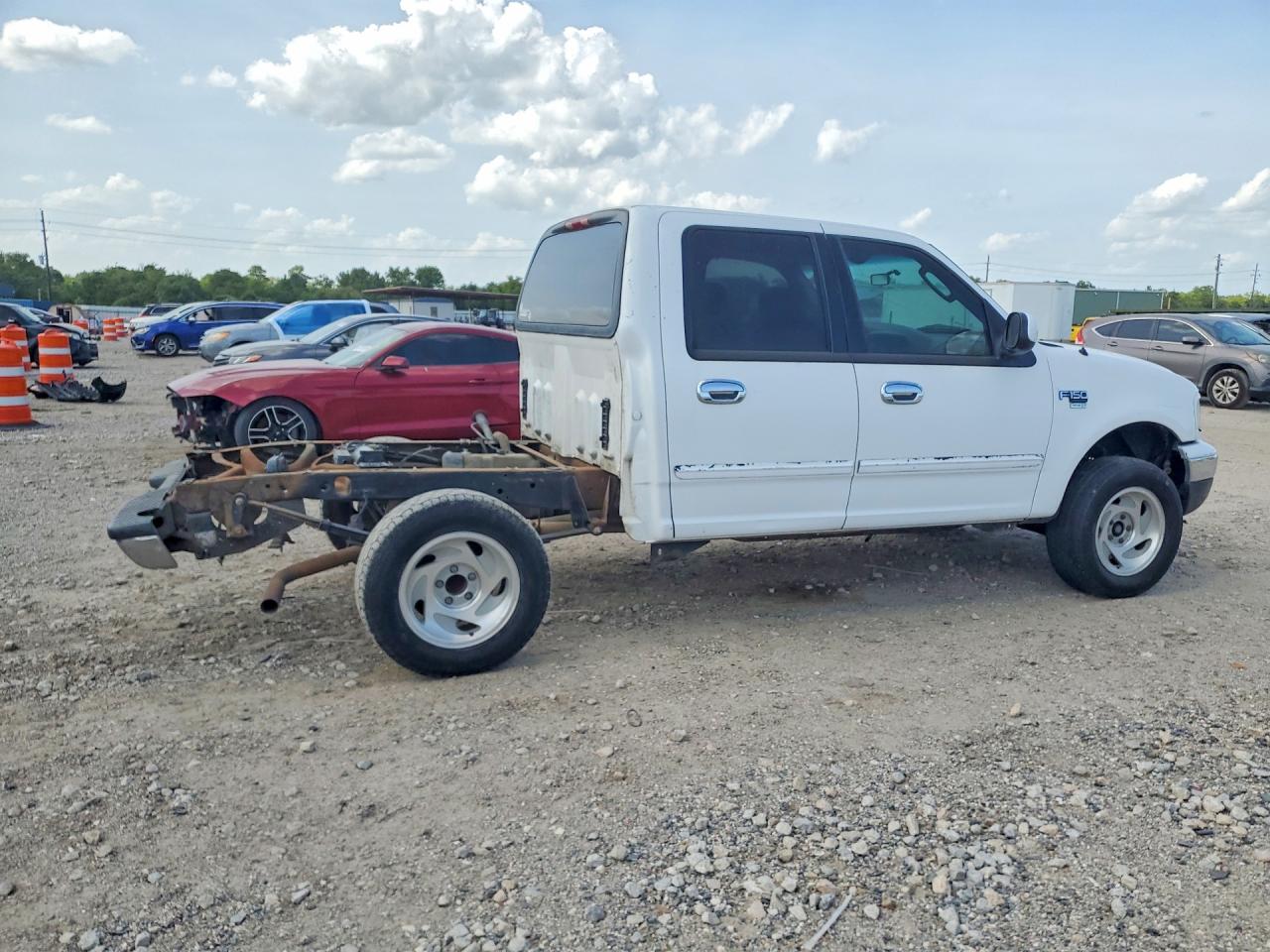 2003 Ford F150 Supercrew White vin: 1FTRW07693KD28641
