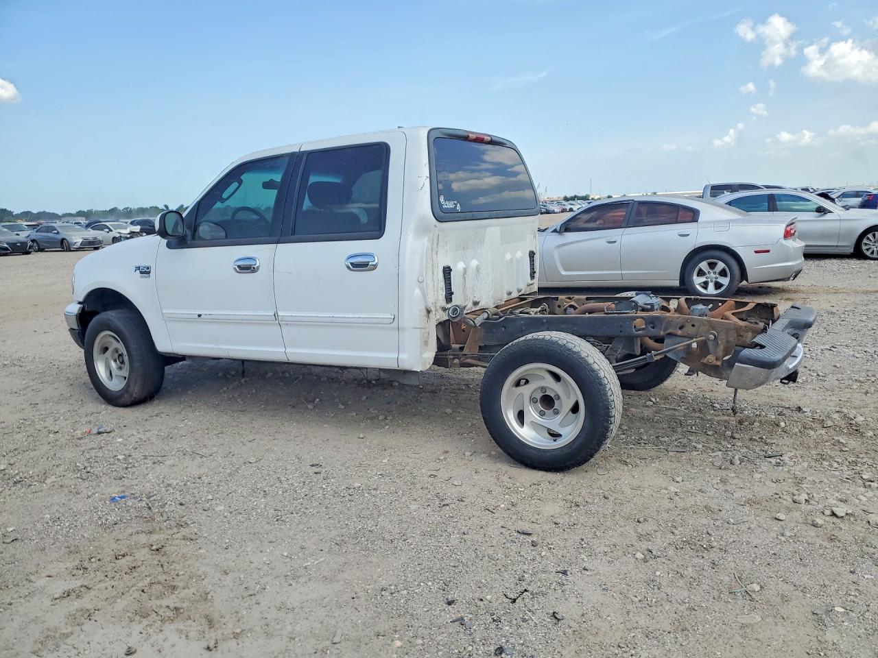2003 Ford F150 Supercrew White vin: 1FTRW07693KD28641
