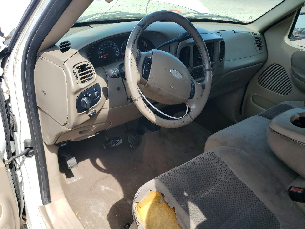 2003 Ford F150 Supercrew White vin: 1FTRW07693KD28641