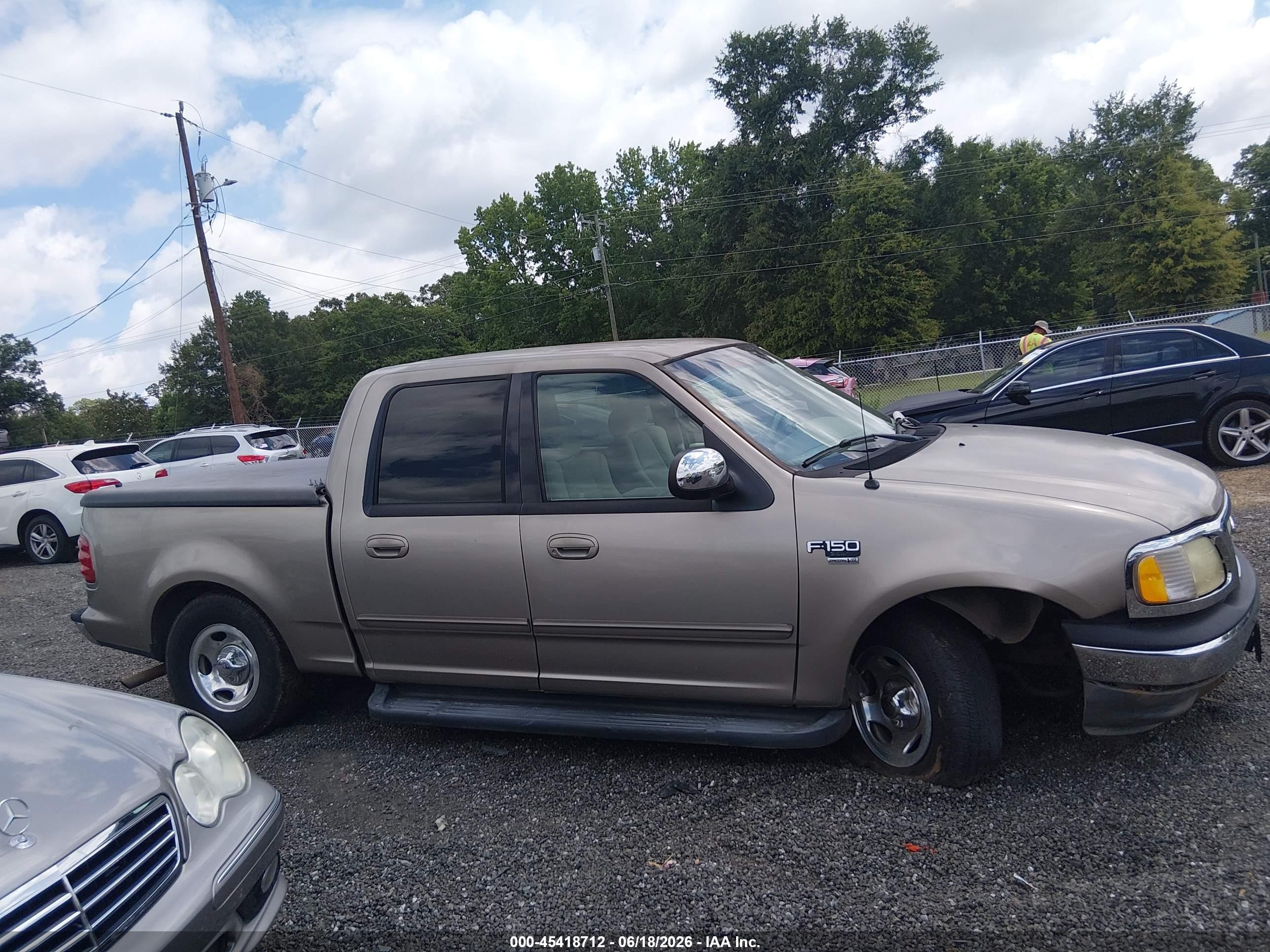 2002 Ford F-150 Lariat/xlt Золотой vin: 1FTRW07L02KC12992