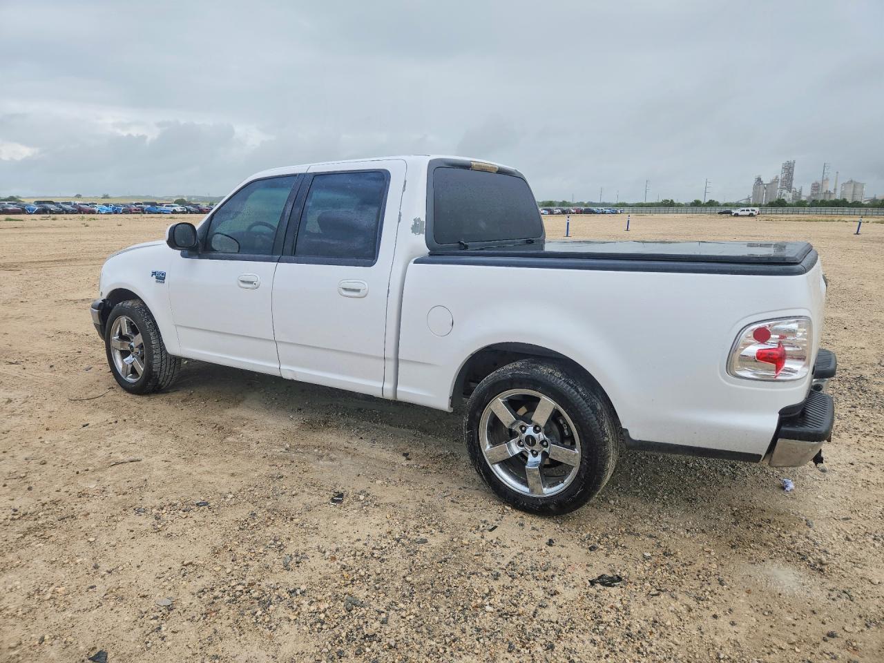 2001 Ford F150 Supercrew White vin: 1FTRW07L71KB10314
