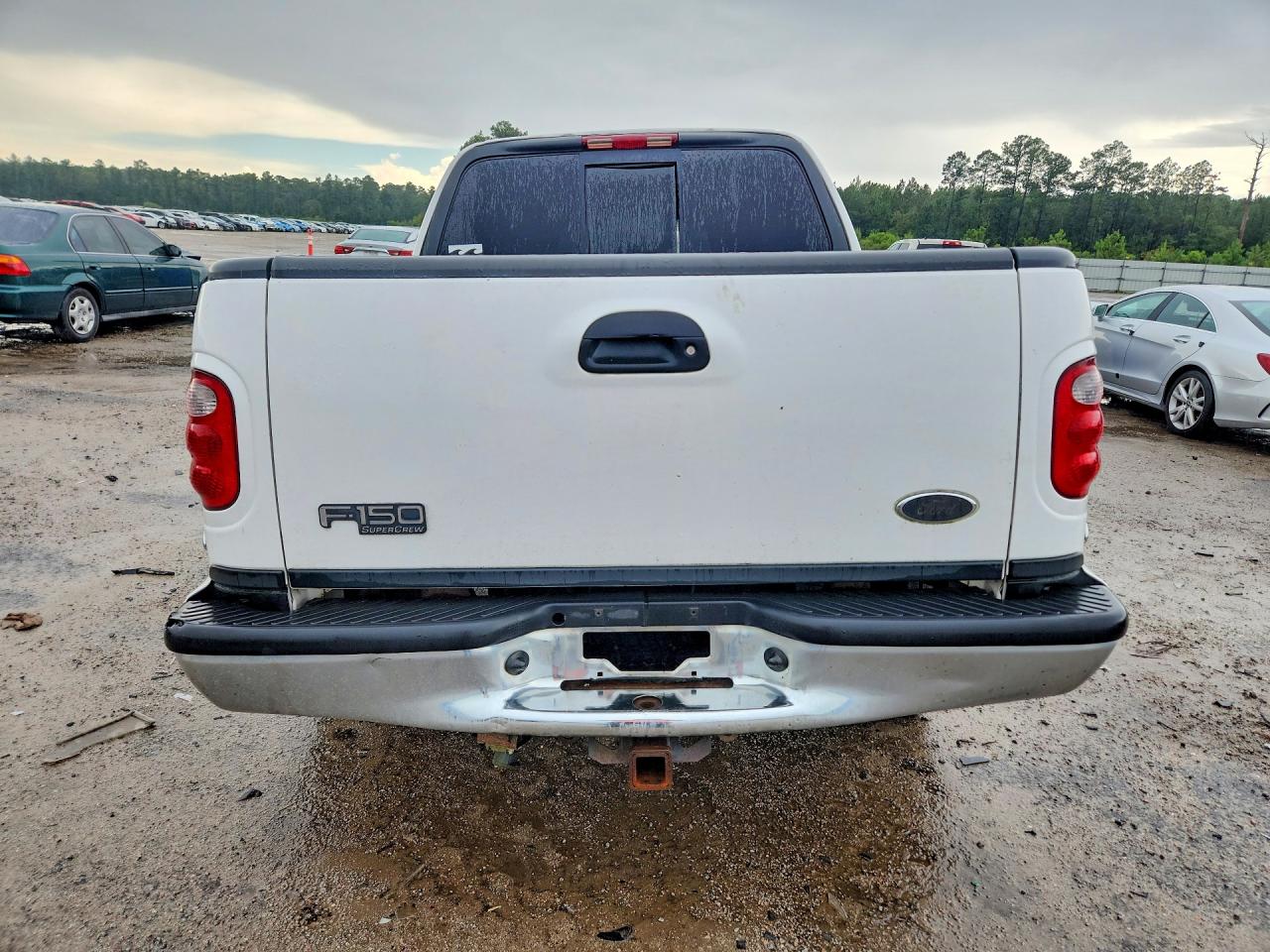 2002 Ford F150 Supercrew White vin: 1FTRW07L72KC40403
