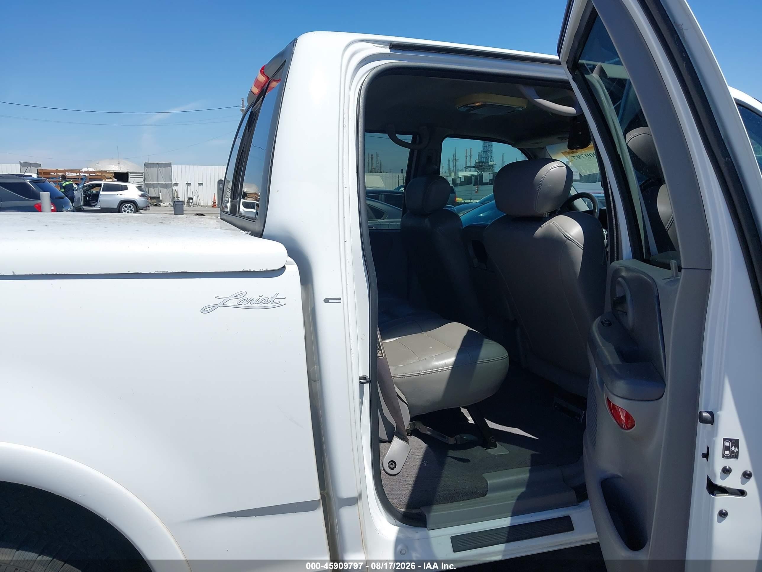 2002 Ford F-150 Lariat/xlt White vin: 1FTRW07L92KC69840