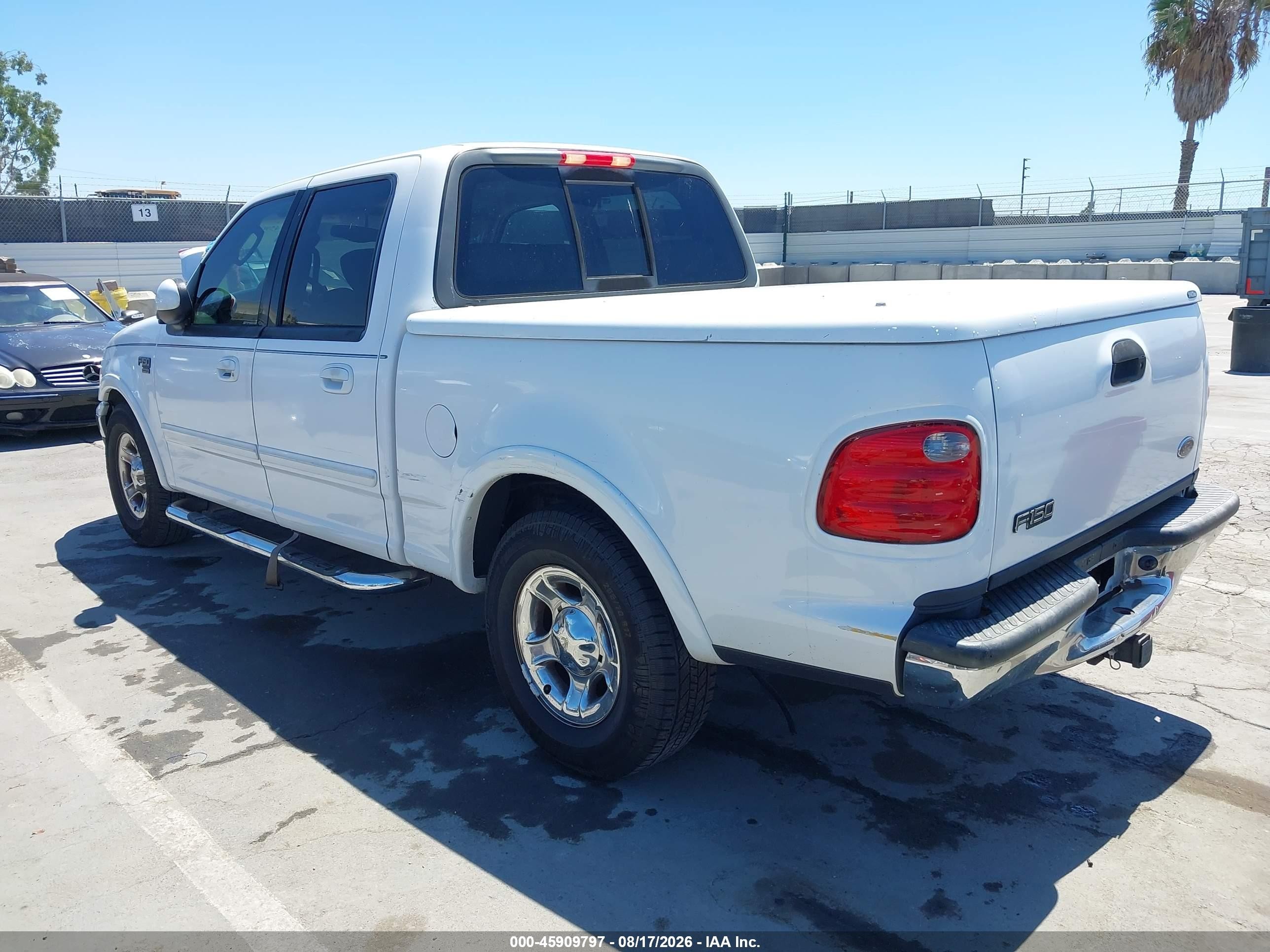 2002 Ford F-150 Lariat/xlt White vin: 1FTRW07L92KC69840