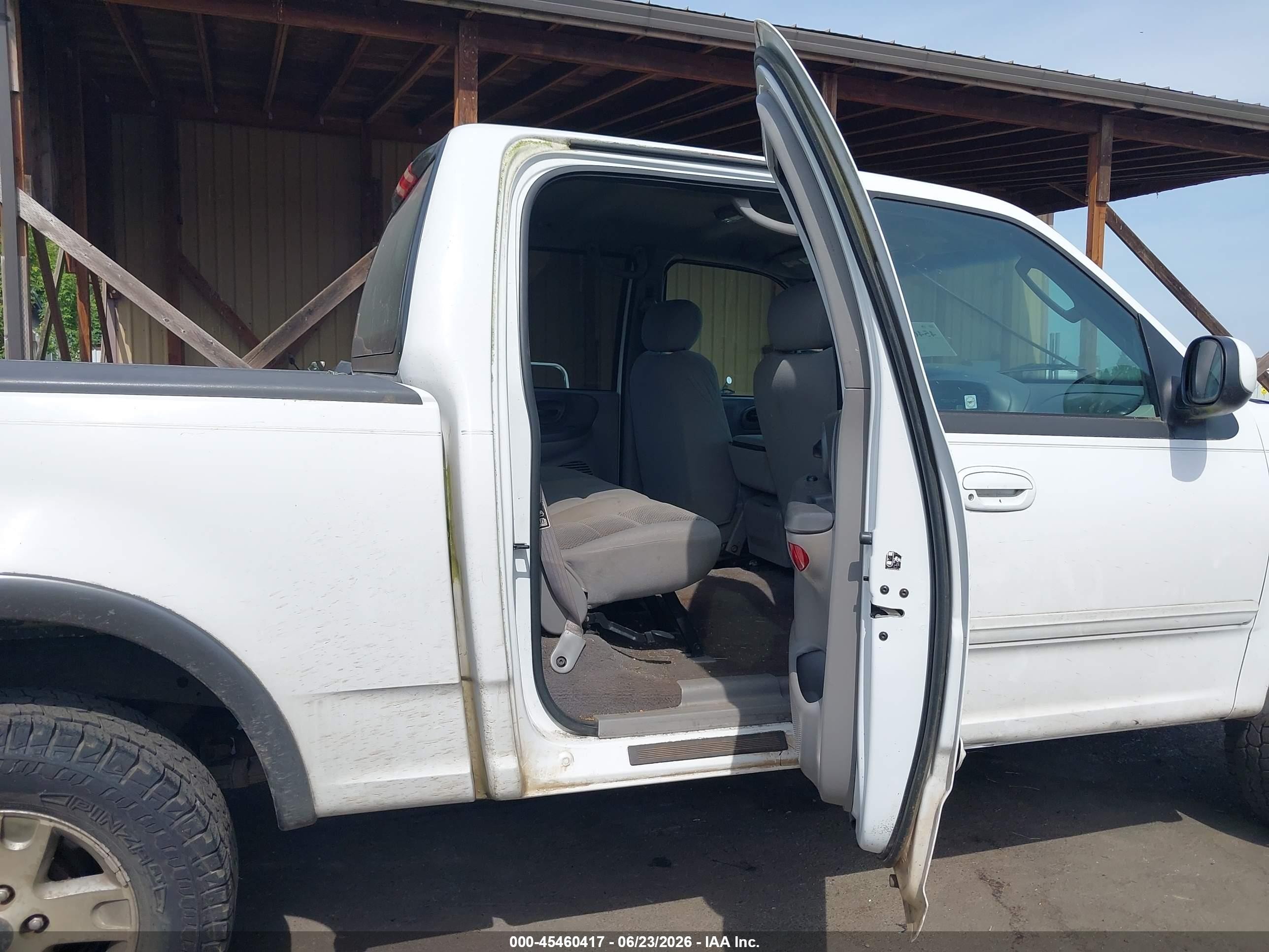 2003 Ford F-150 Lariat/xlt White vin: 1FTRW08693KC93355