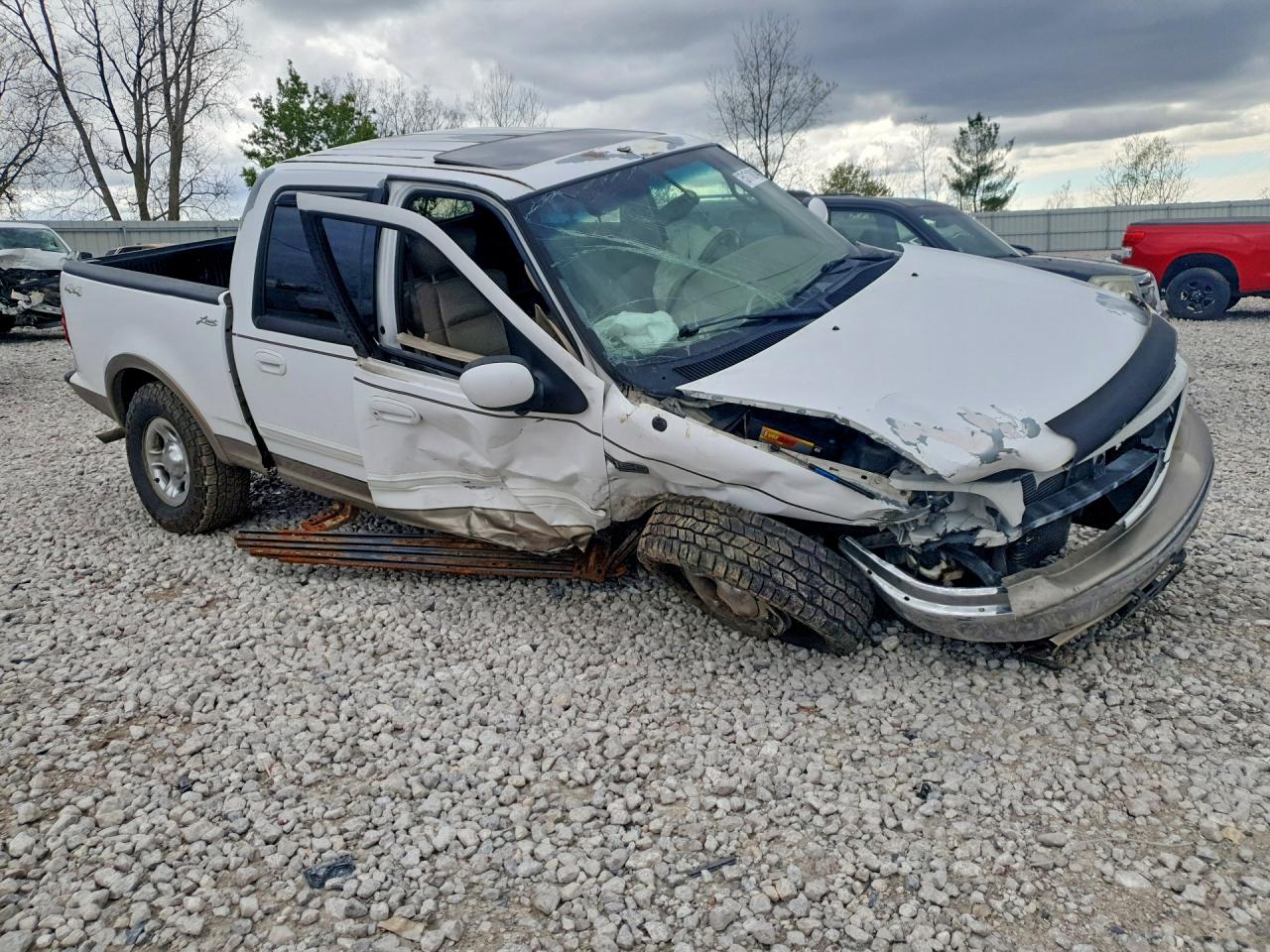 2001 Ford F150 Supercrew White vin: 1FTRW08L21KA10426