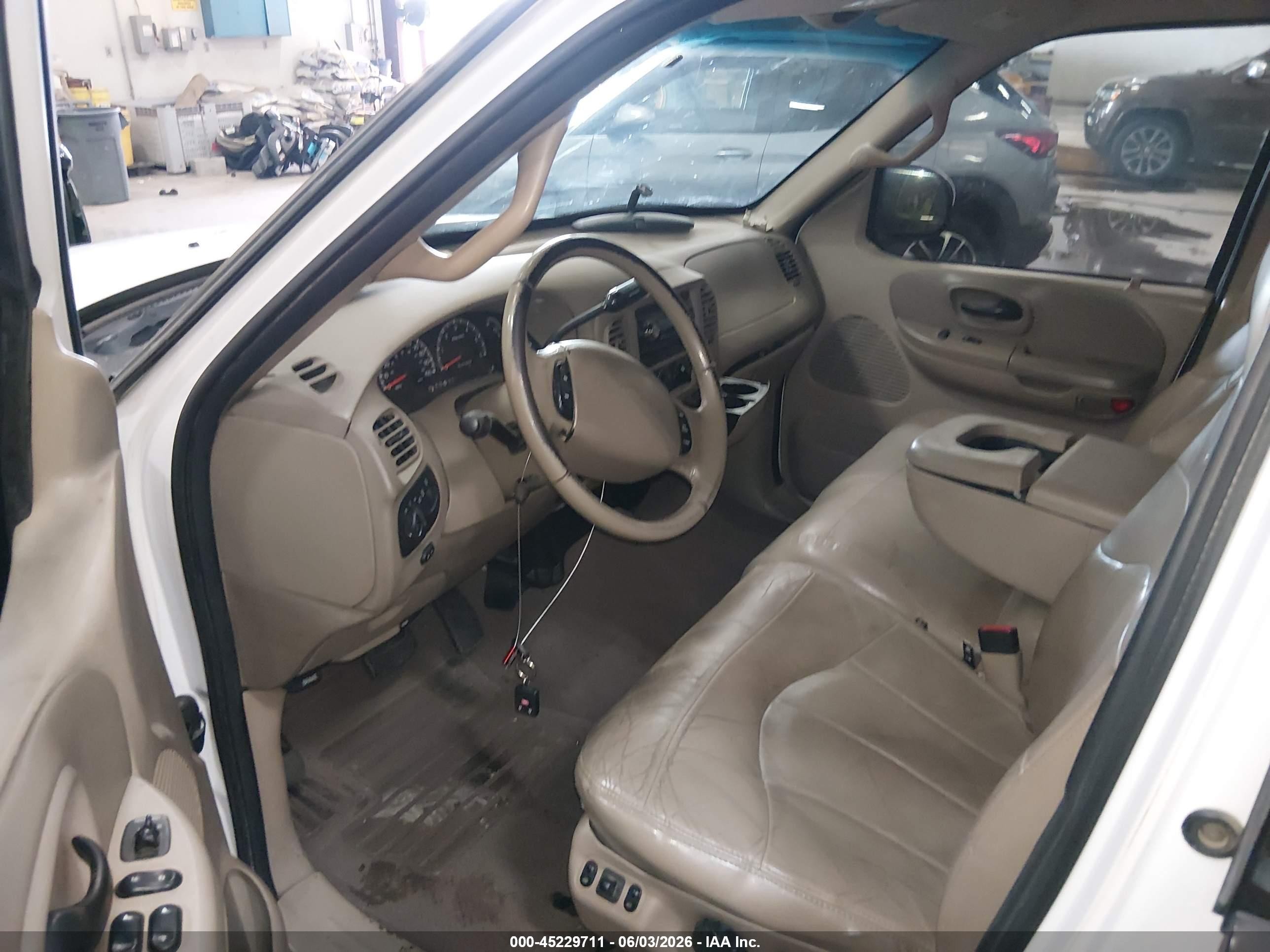 2001 Ford F-150 King Ranch Edition/lariat/xlt White vin: 1FTRW08L51KD76736