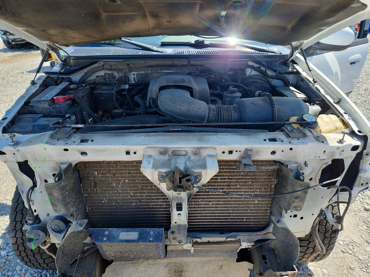 2003 Ford F150 Supercrew White vin: 1FTRW08L83KA44406