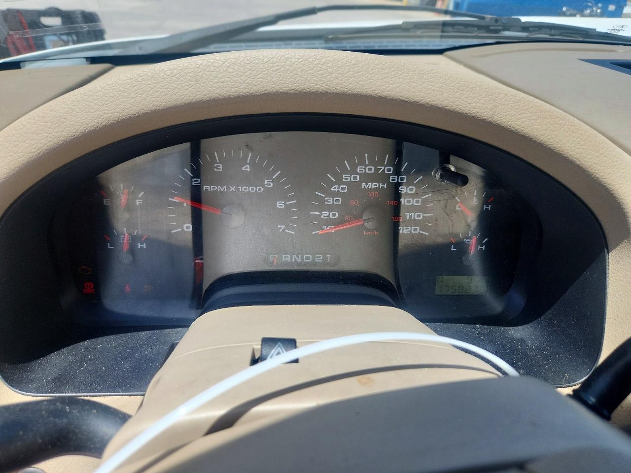 2004 Ford F150 Supercrew White vin: 1FTRW12W34KD28343