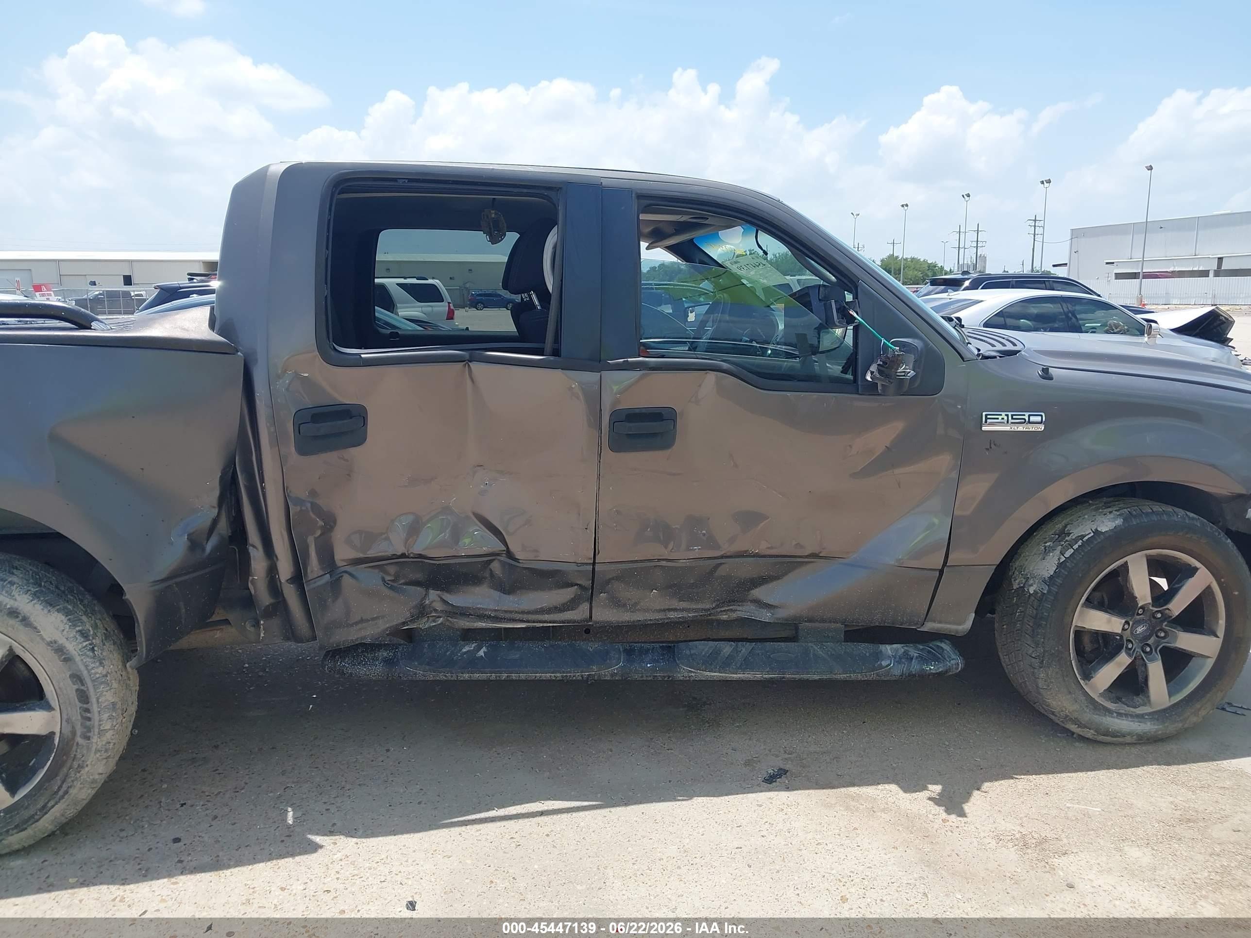 2005 Ford F-150 Xlt Gray vin: 1FTRW12W55KB82397