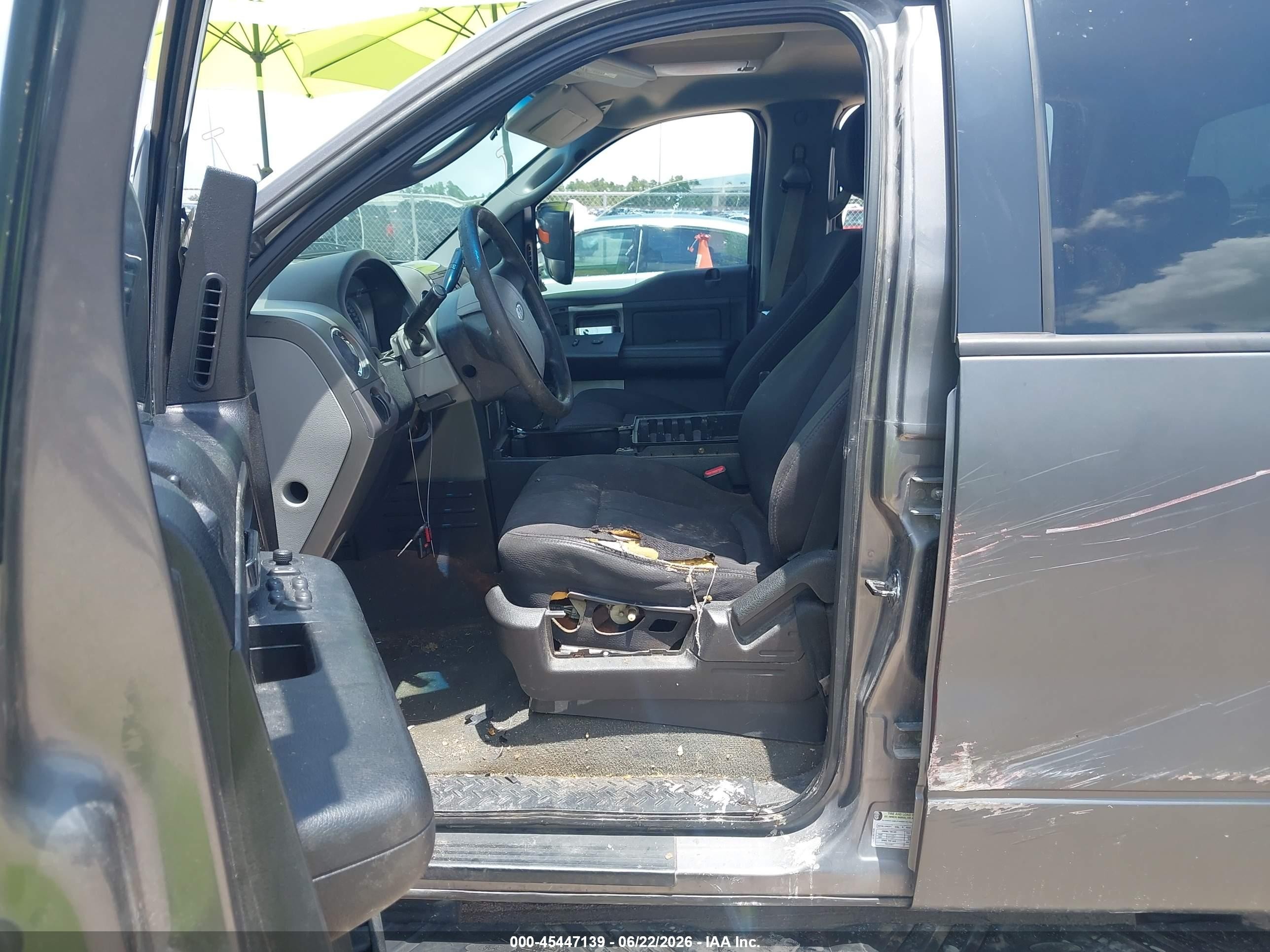 2005 Ford F-150 Xlt Gray vin: 1FTRW12W55KB82397