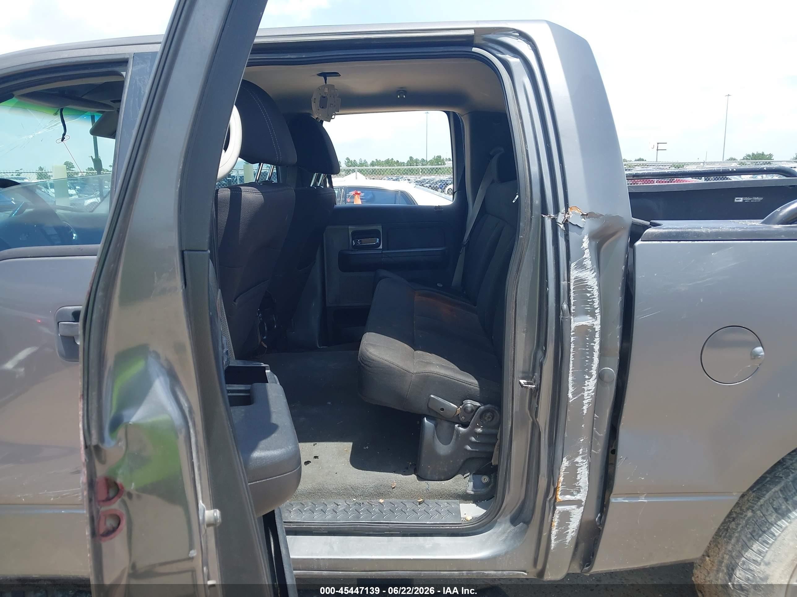 2005 Ford F-150 Xlt Gray vin: 1FTRW12W55KB82397