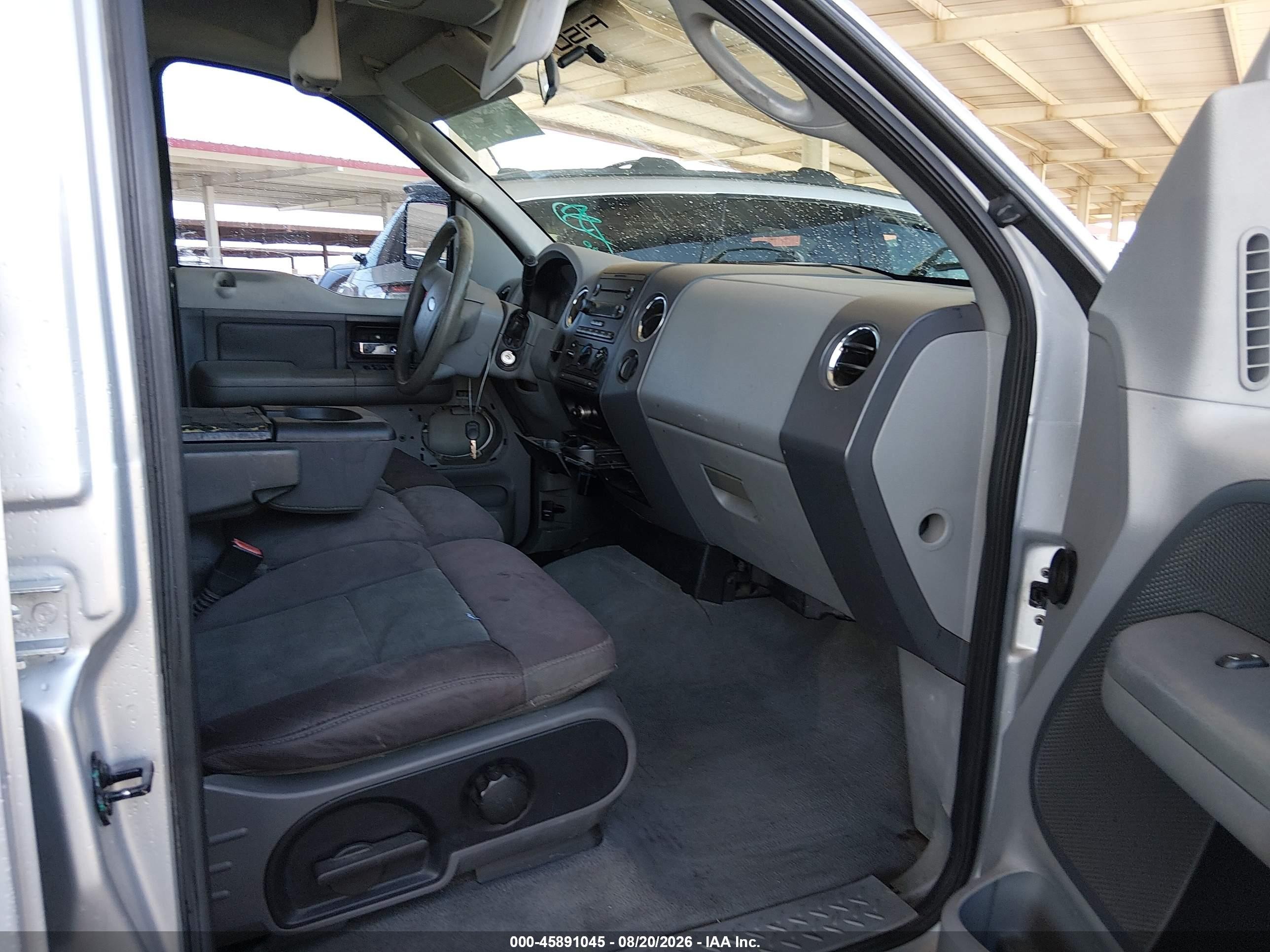 2004 Ford F-150 Xlt Silver vin: 1FTRW12W74KC20582