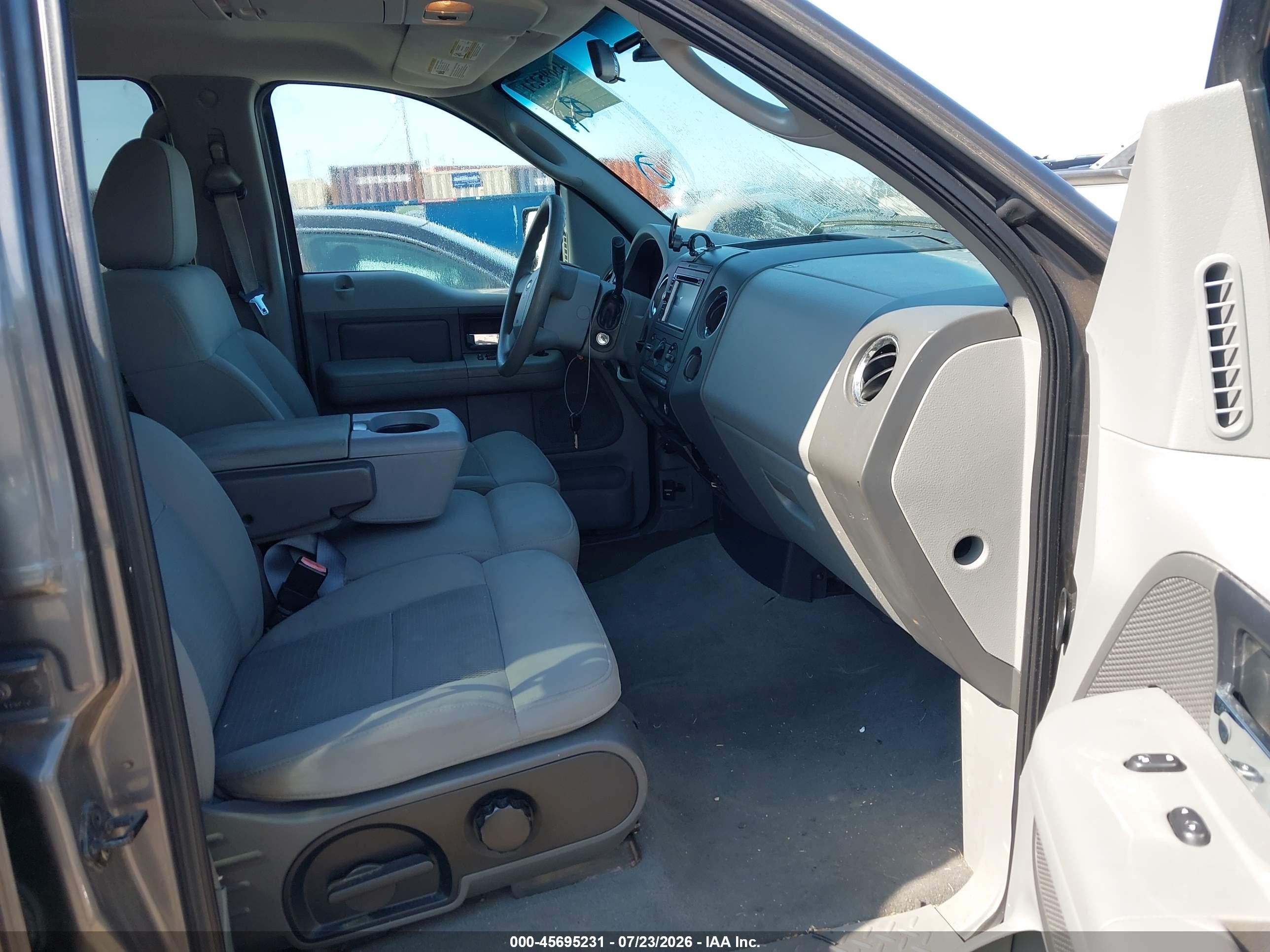 2004 Ford F-150 Xlt Серый vin: 1FTRW12W74KC51704