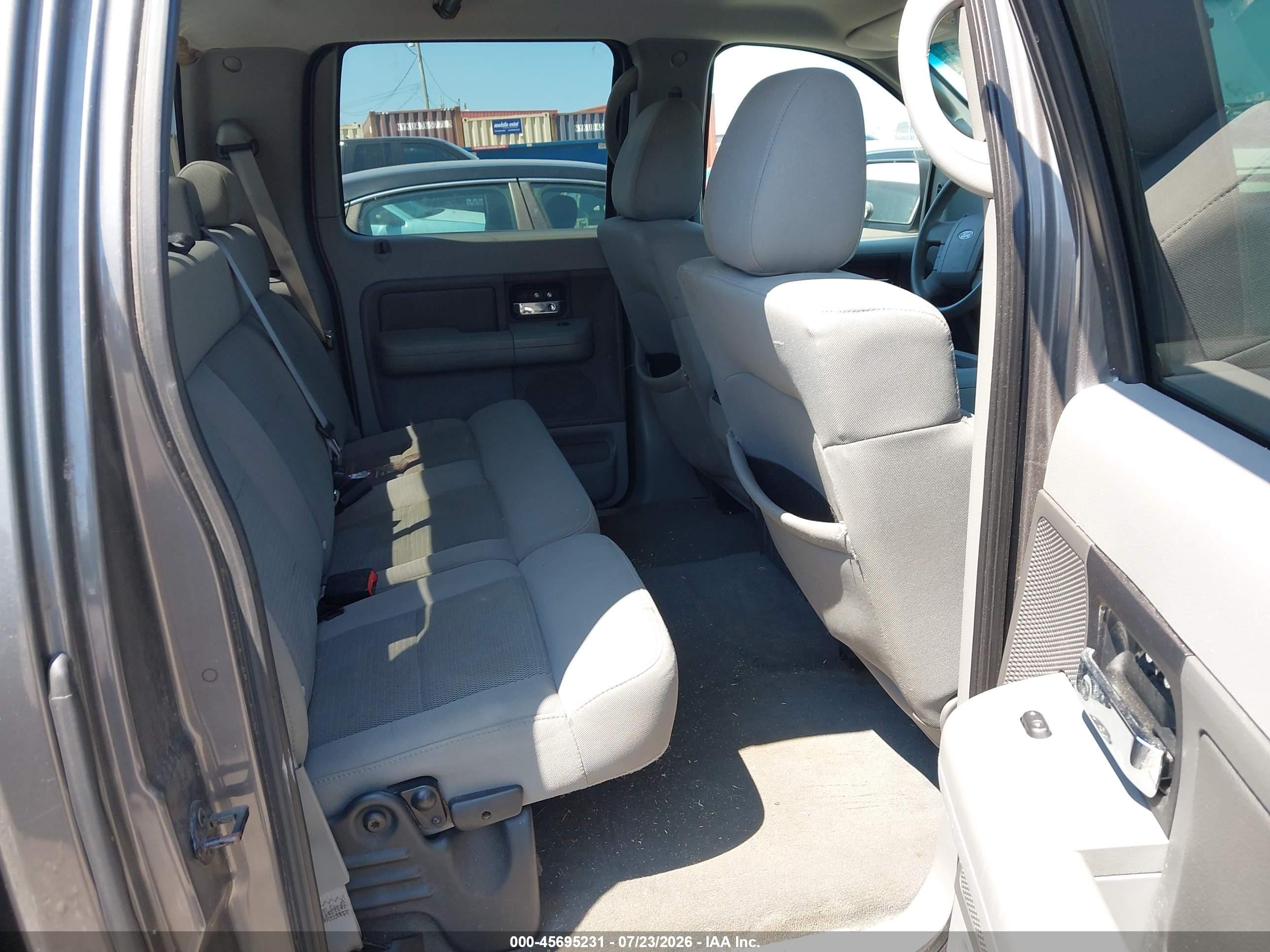 2004 Ford F-150 Xlt Серый vin: 1FTRW12W74KC51704