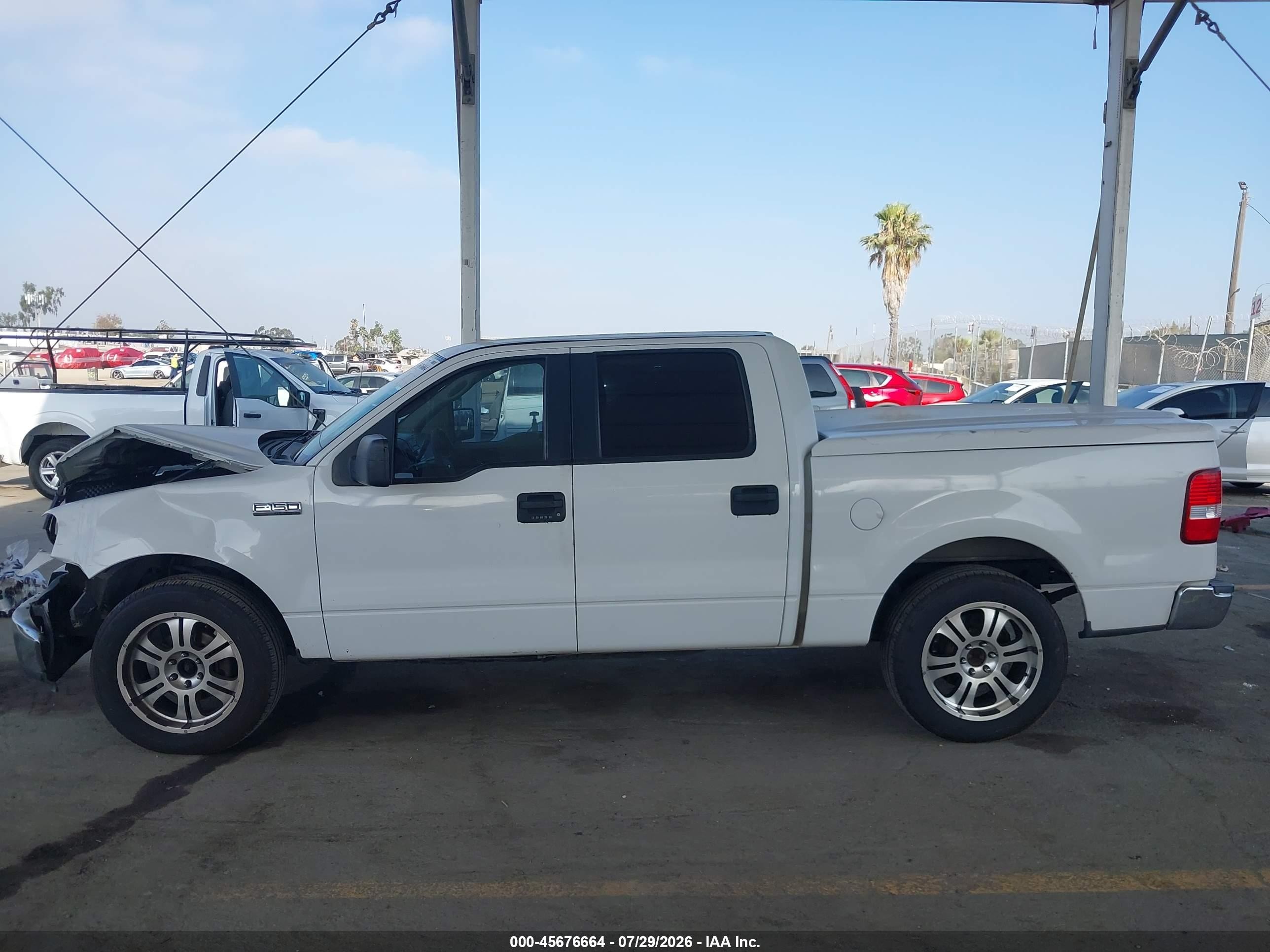 2005 Ford F-150 Xlt White vin: 1FTRW12W75KD61055
