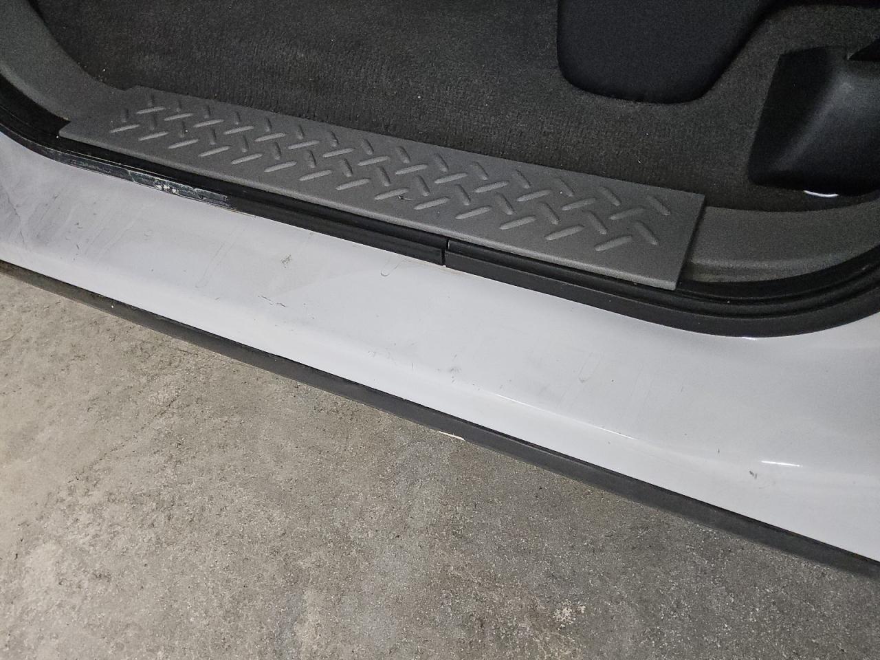 2005 Ford F150 Supercrew White vin: 1FTRW12W95FB33714 Damage: Left Rocker Panel, Multiple Scratches Heavy, 2