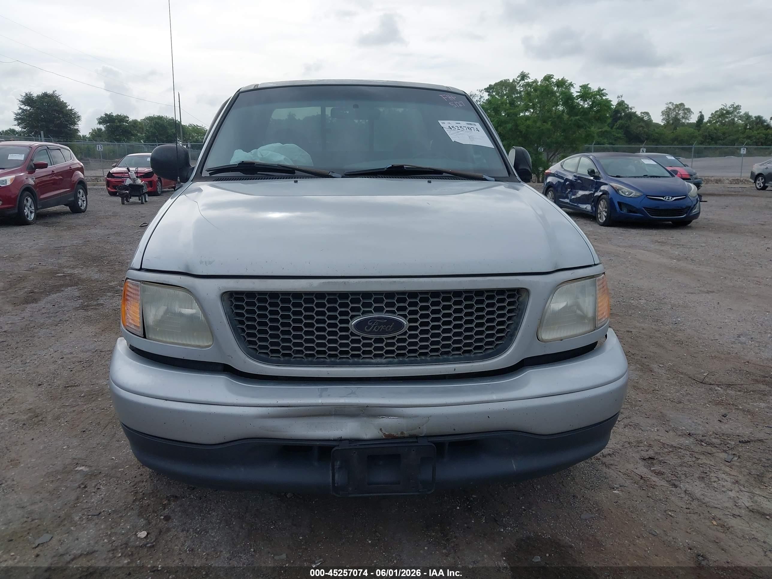 2000 Ford F-150 Lariat/xl/xlt Серебряный vin: 1FTRX07LXYKA97405