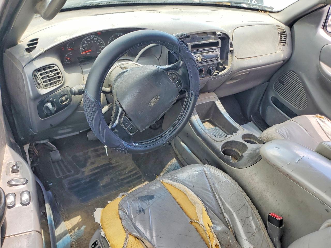 2000 Ford F150 White vin: 1FTRX07W3YKB00221