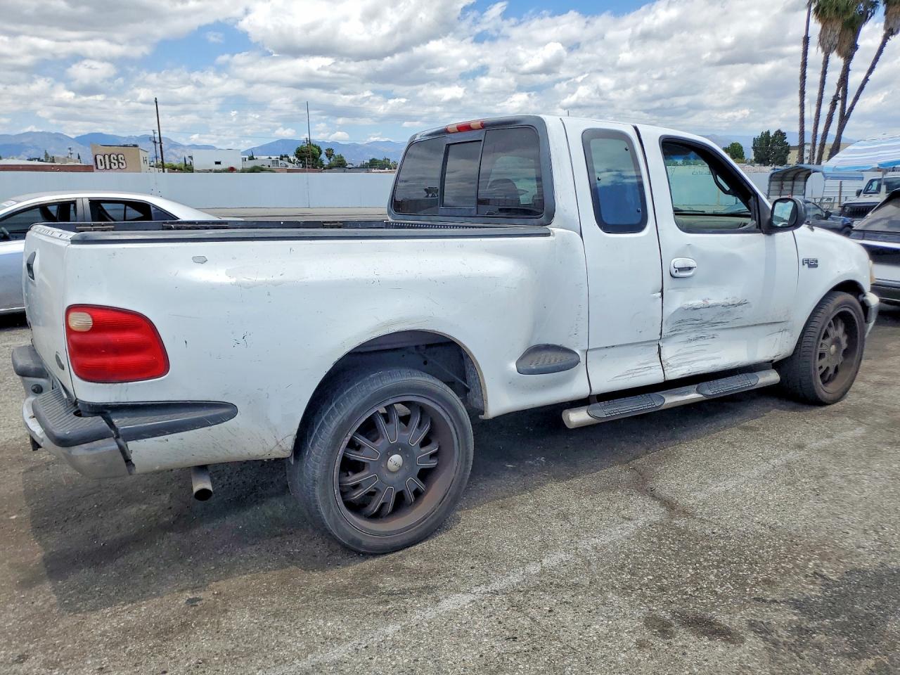 2000 Ford F150 White vin: 1FTRX07W3YKB00221