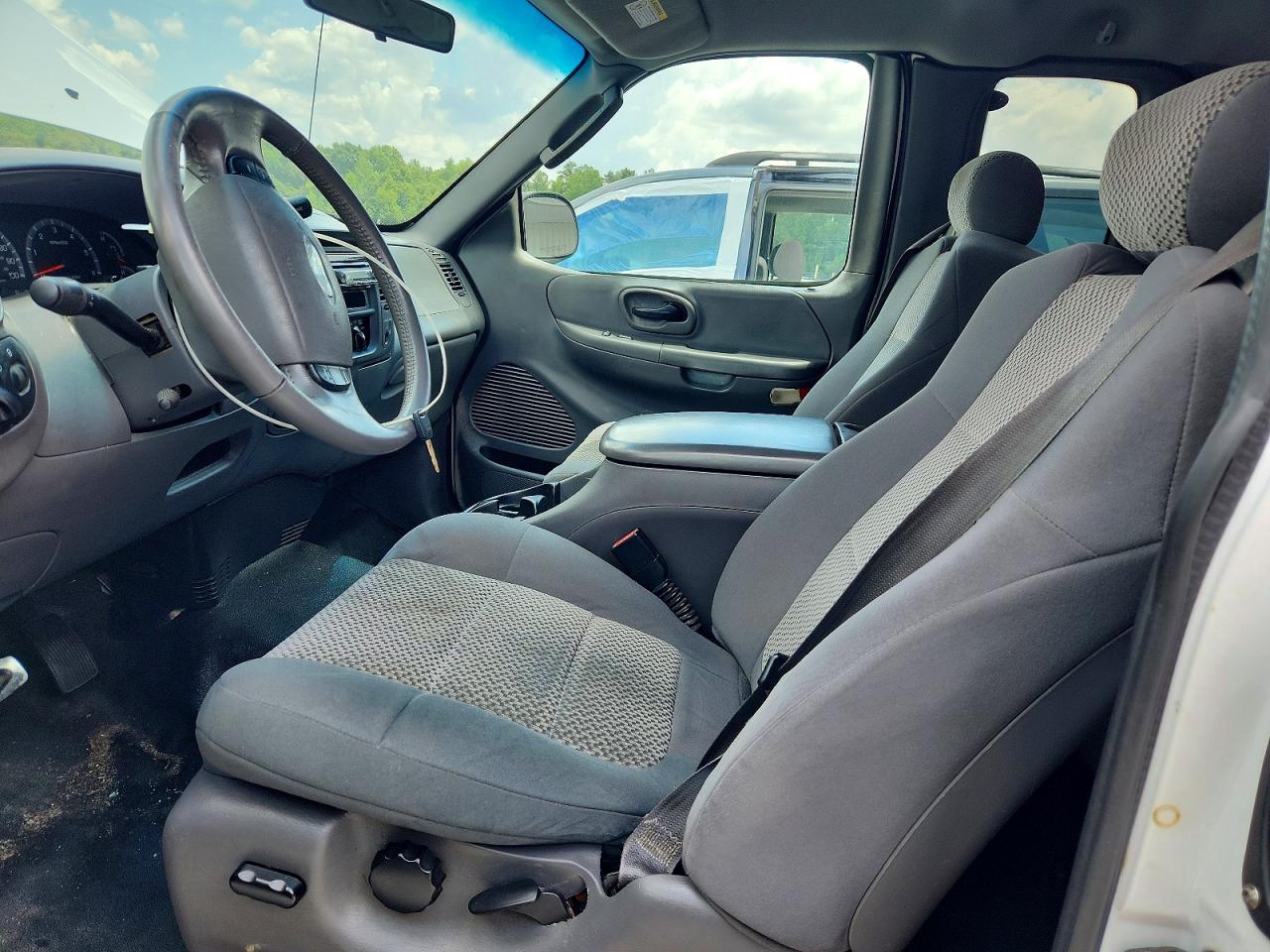 2002 Ford F150 White vin: 1FTRX07W42KD86586