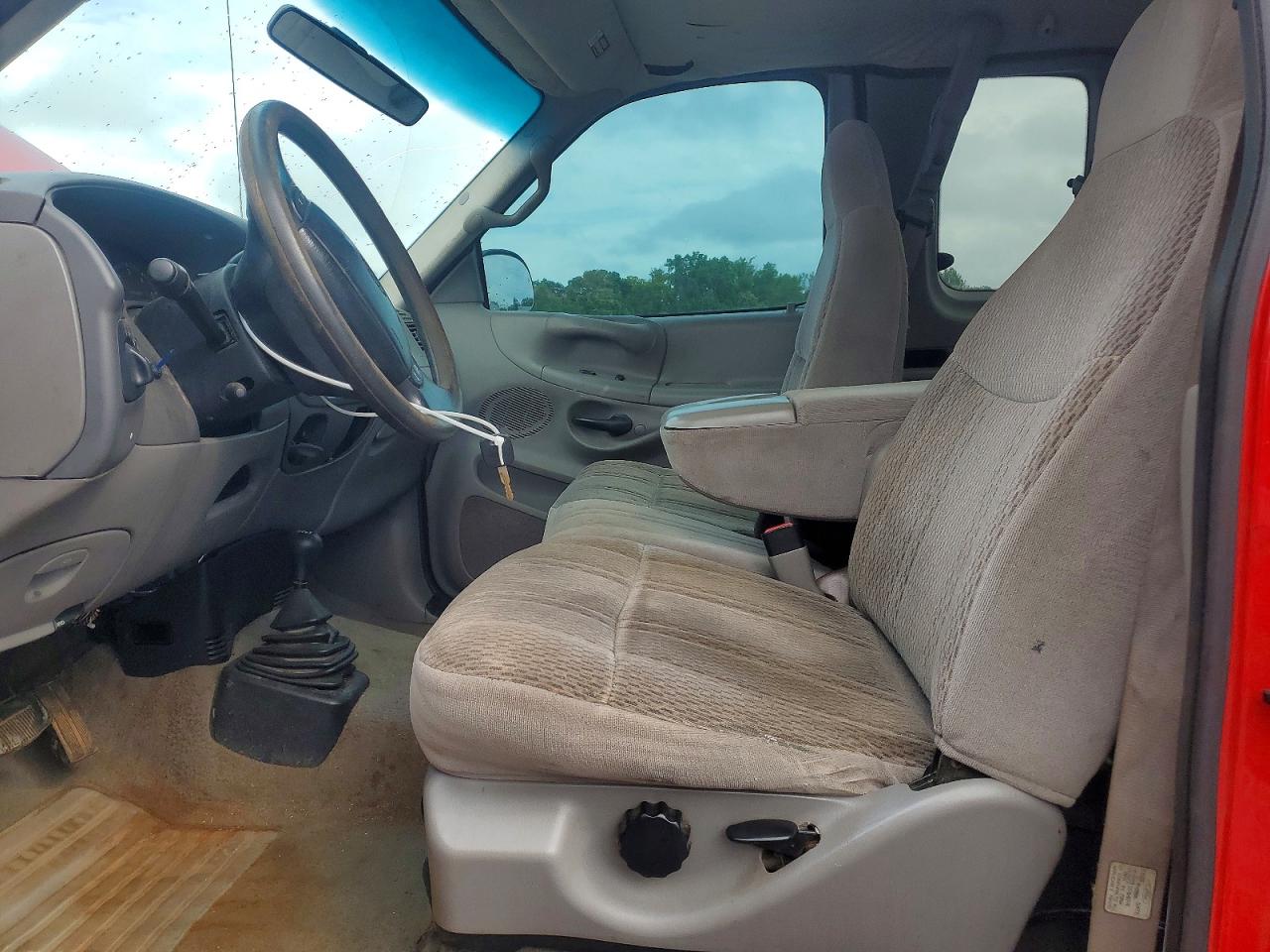 1998 Ford F150 Red vin: 1FTRX08L3WKA83311