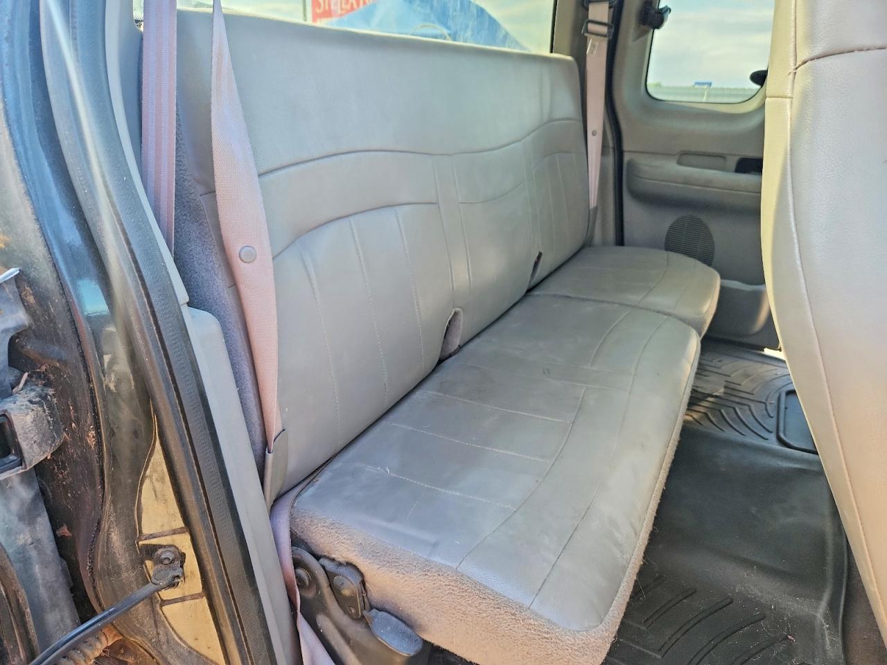 2000 Ford F150 Black vin: 1FTRX08L6YKB35548