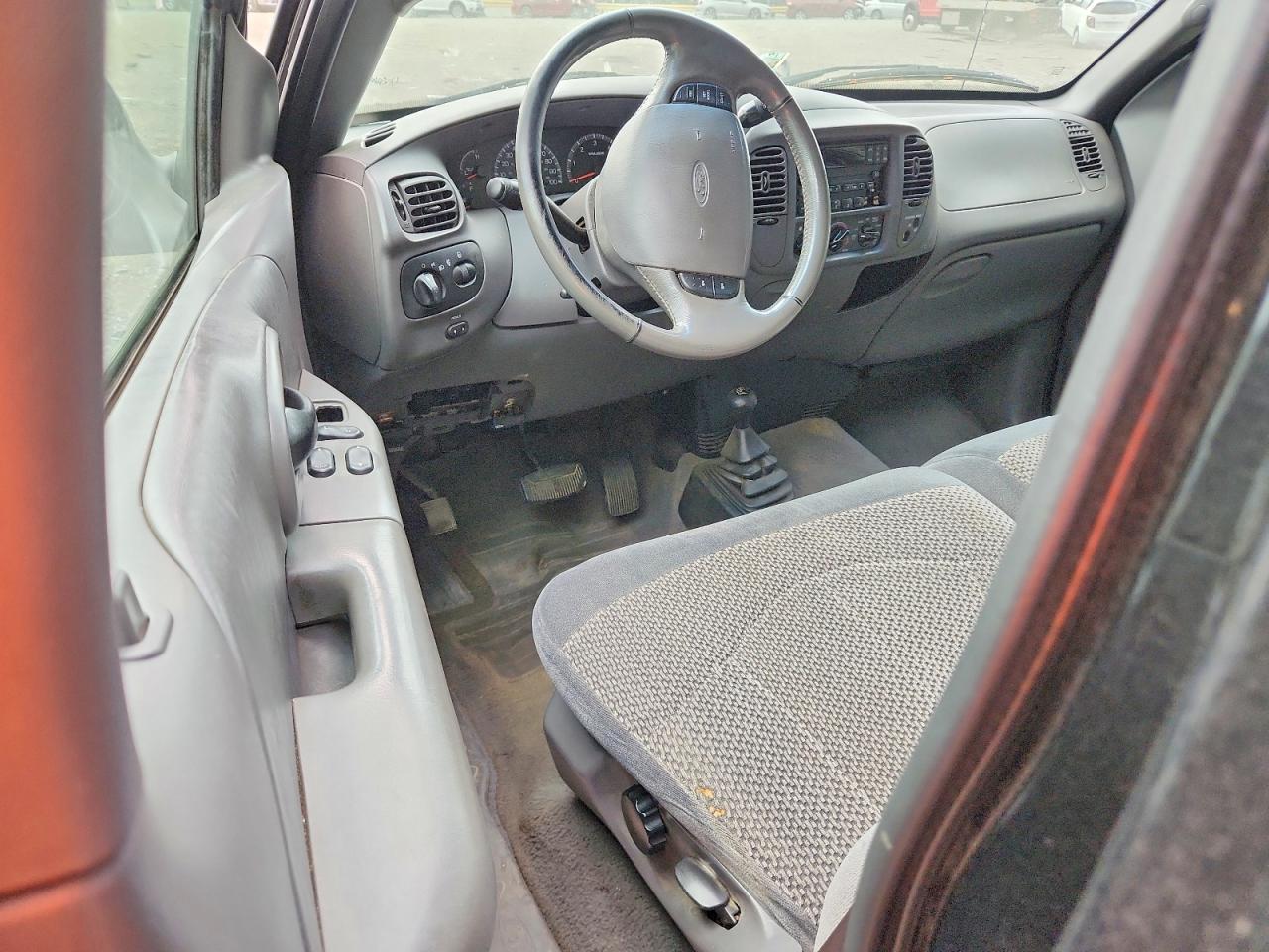 2001 Ford F150 Black vin: 1FTRX08LX1KF01601
