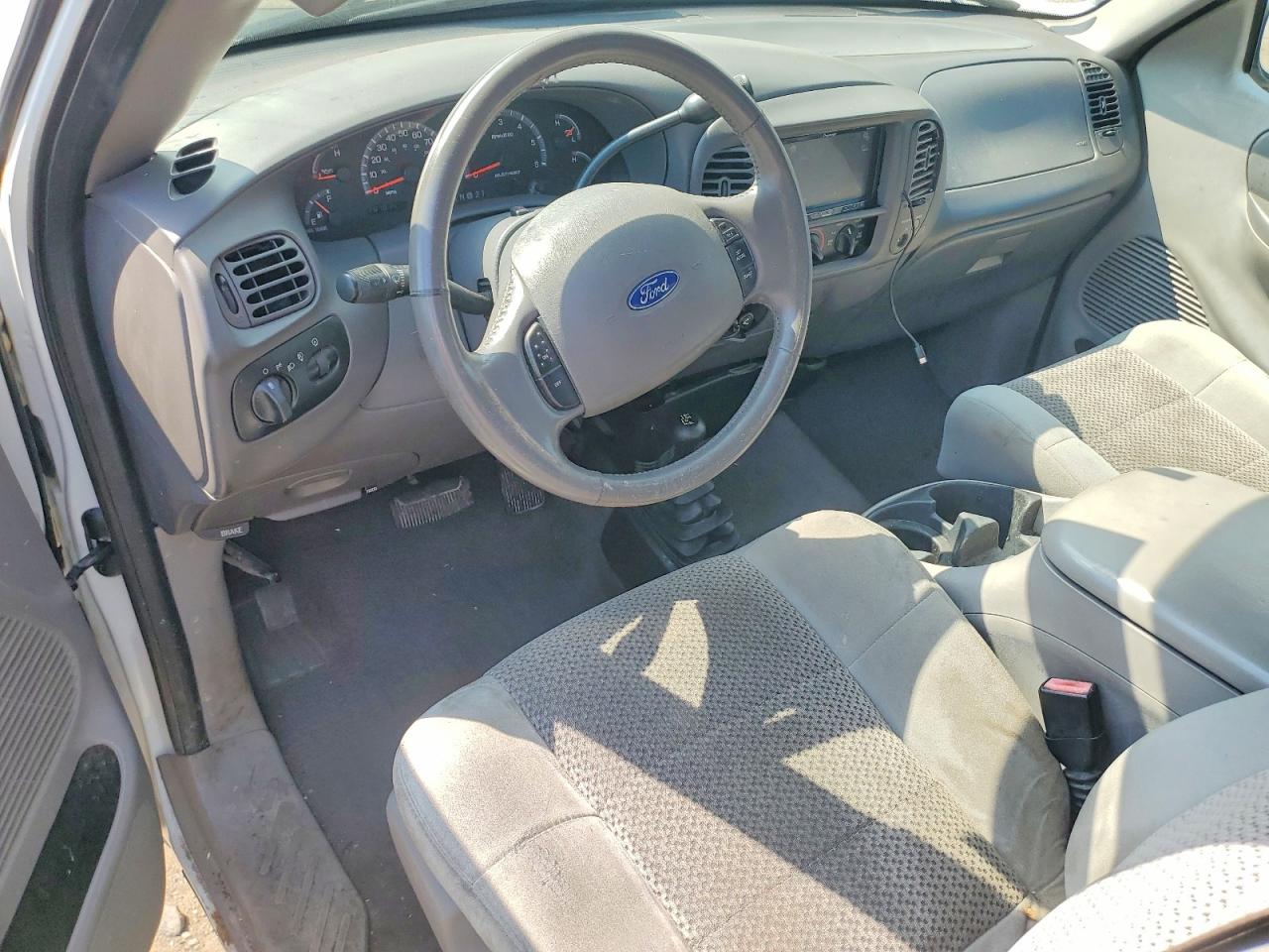2003 Ford F150 White vin: 1FTRX08LX3KD63772