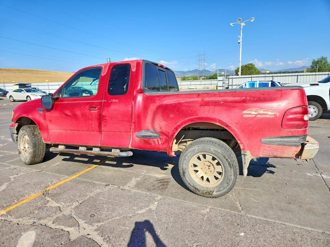 2000 Ford F150 Red vin: 1FTRX08LXYKA16336