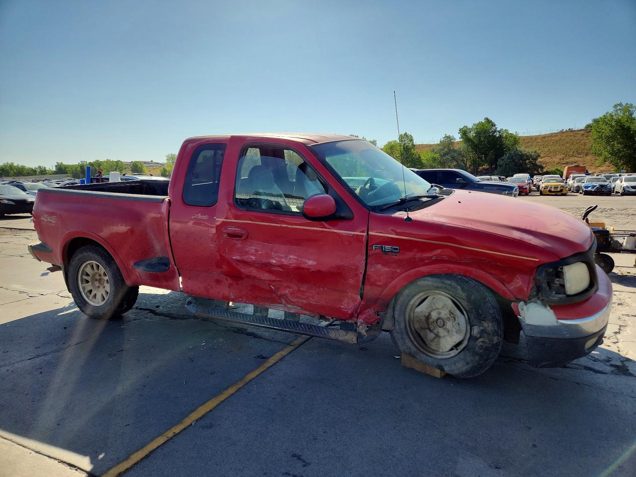 2000 Ford F150 Red vin: 1FTRX08LXYKA16336