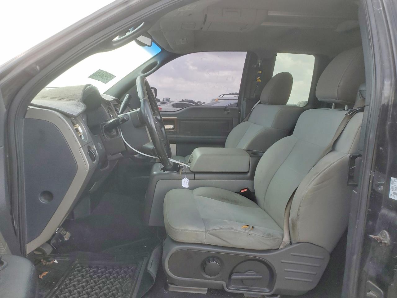 2004 Ford F150 Black vin: 1FTRX12584KC30350