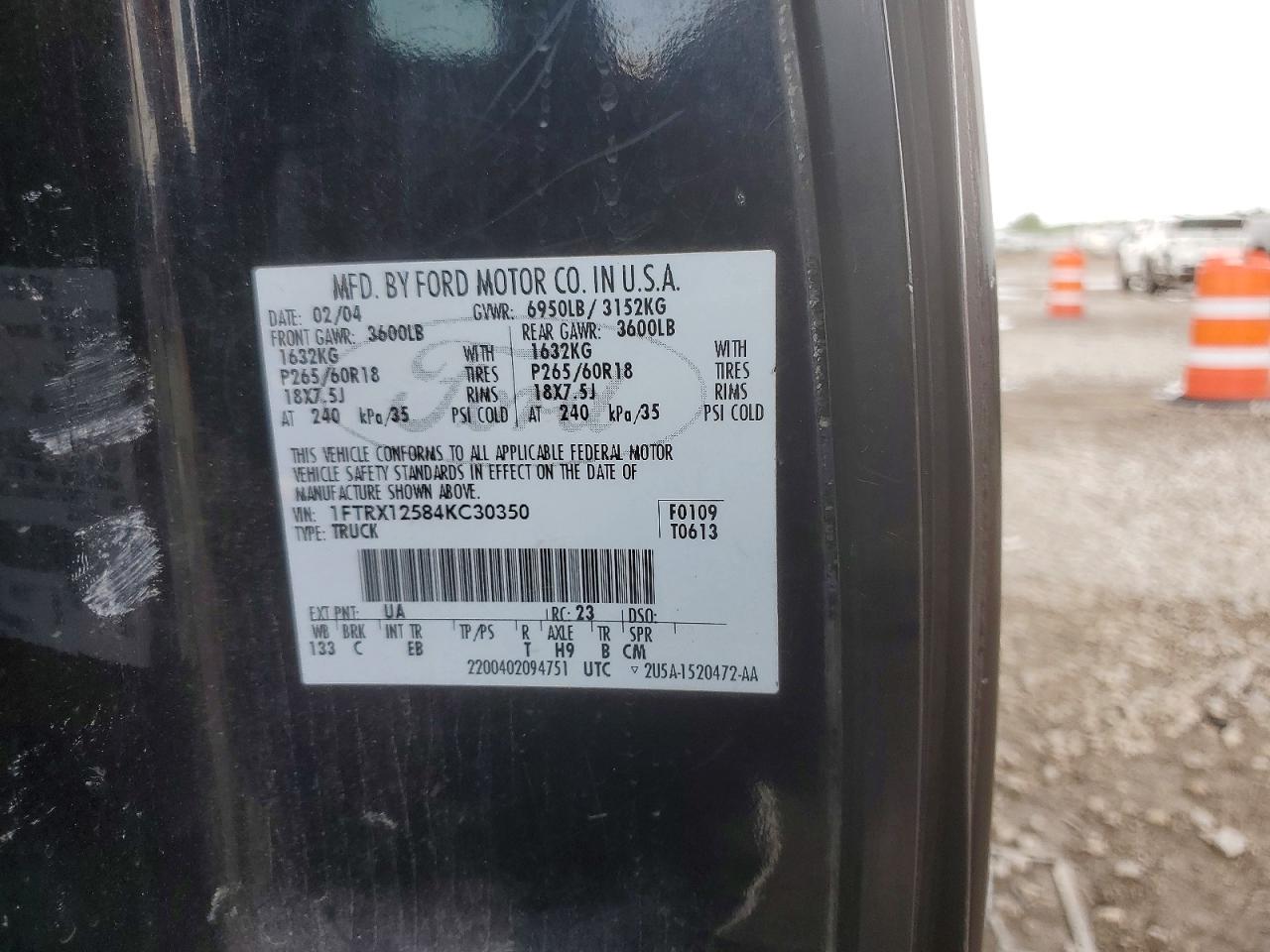 2004 Ford F150 Black vin: 1FTRX12584KC30350
